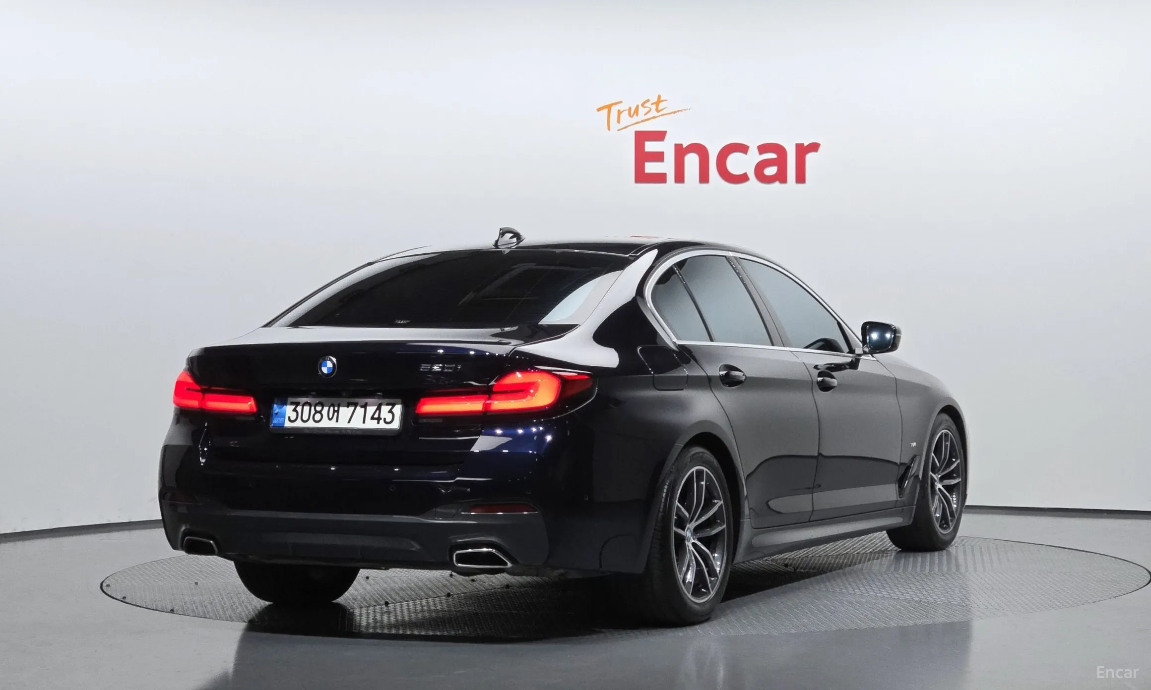 BMW 5 Series (G30) превью 2