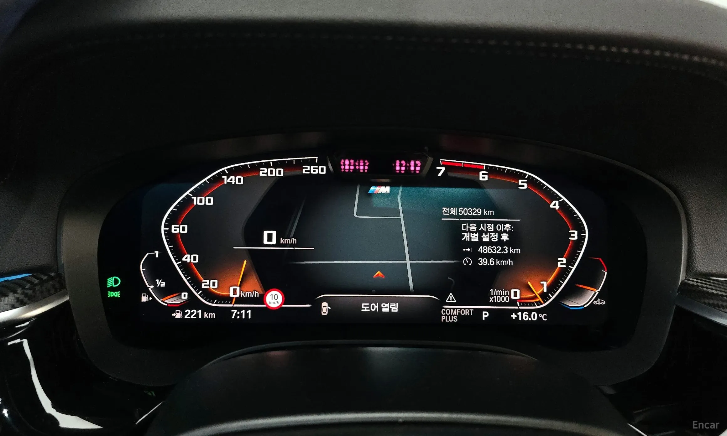 BMW 5 Series (G30) превью 8