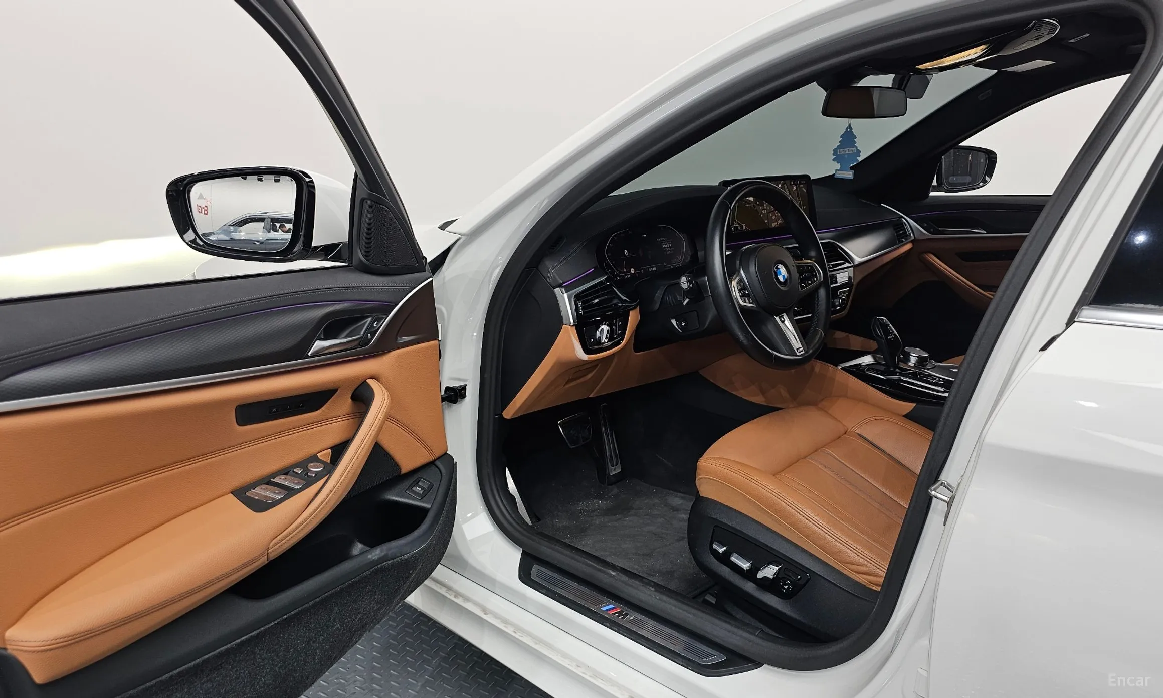 BMW 5 Series (G30) превью 10