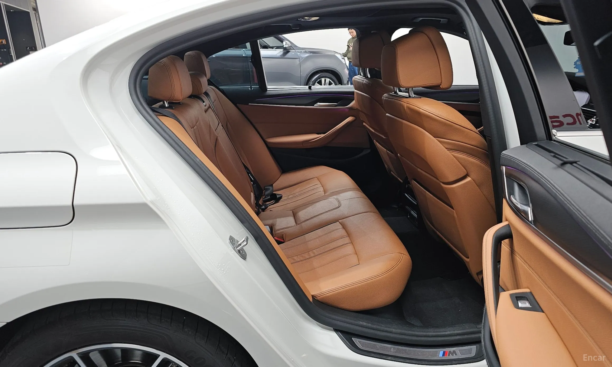 BMW 5 Series (G30) превью 12