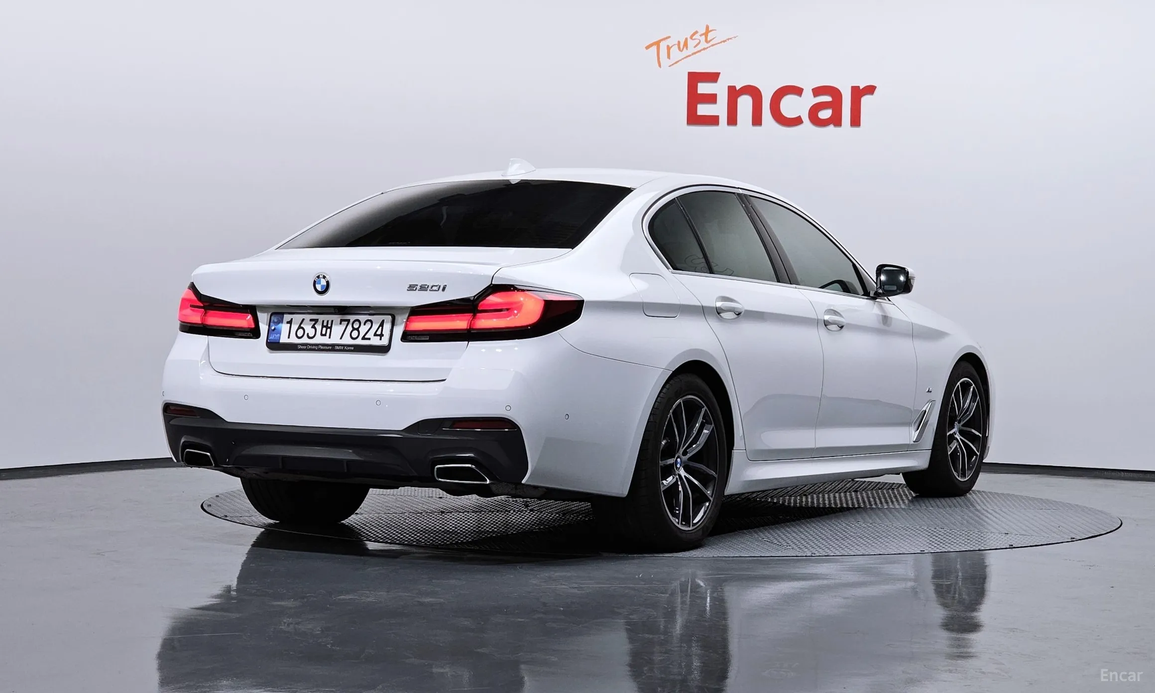 BMW 5 Series (G30) превью 2