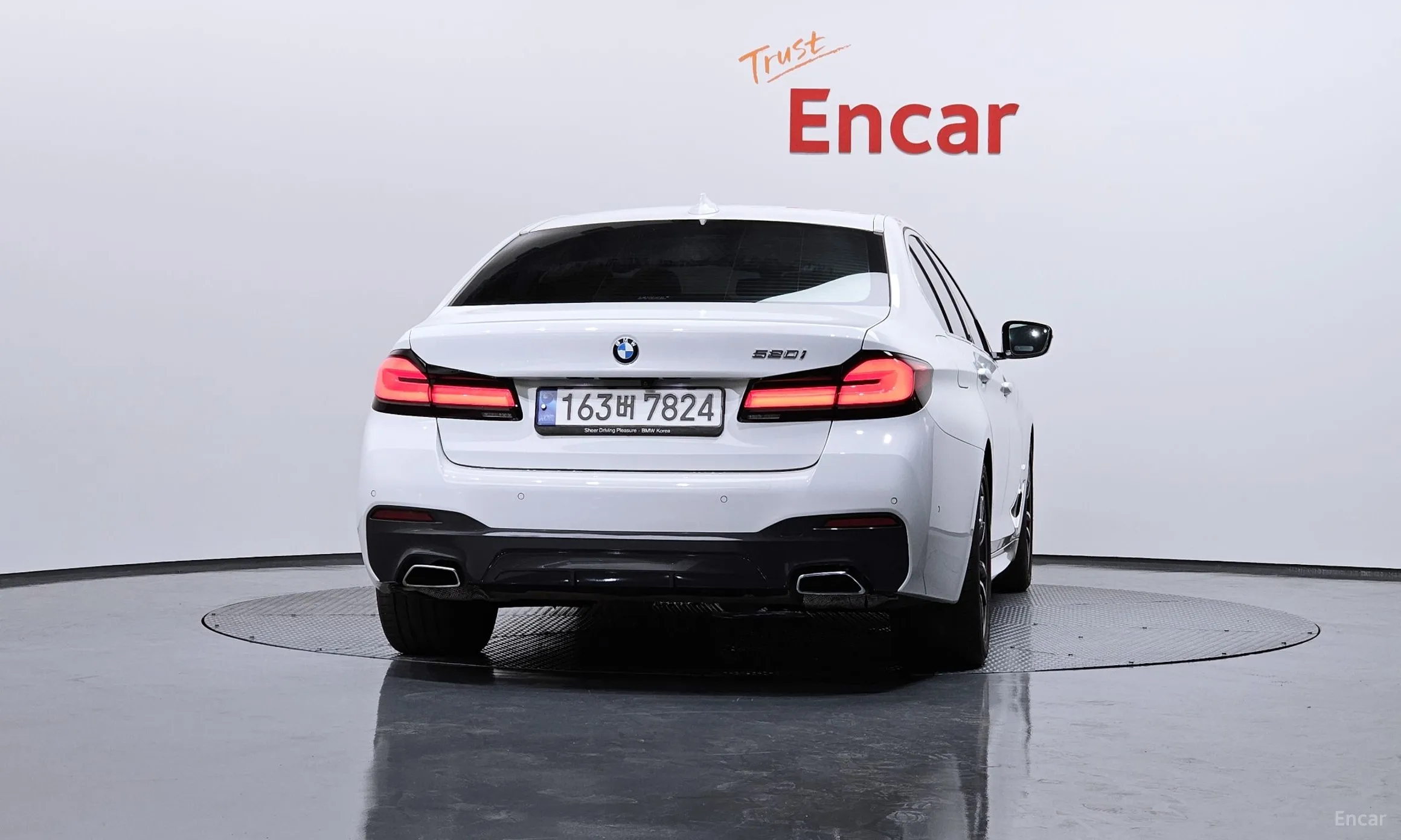 BMW 5 Series (G30) превью 4