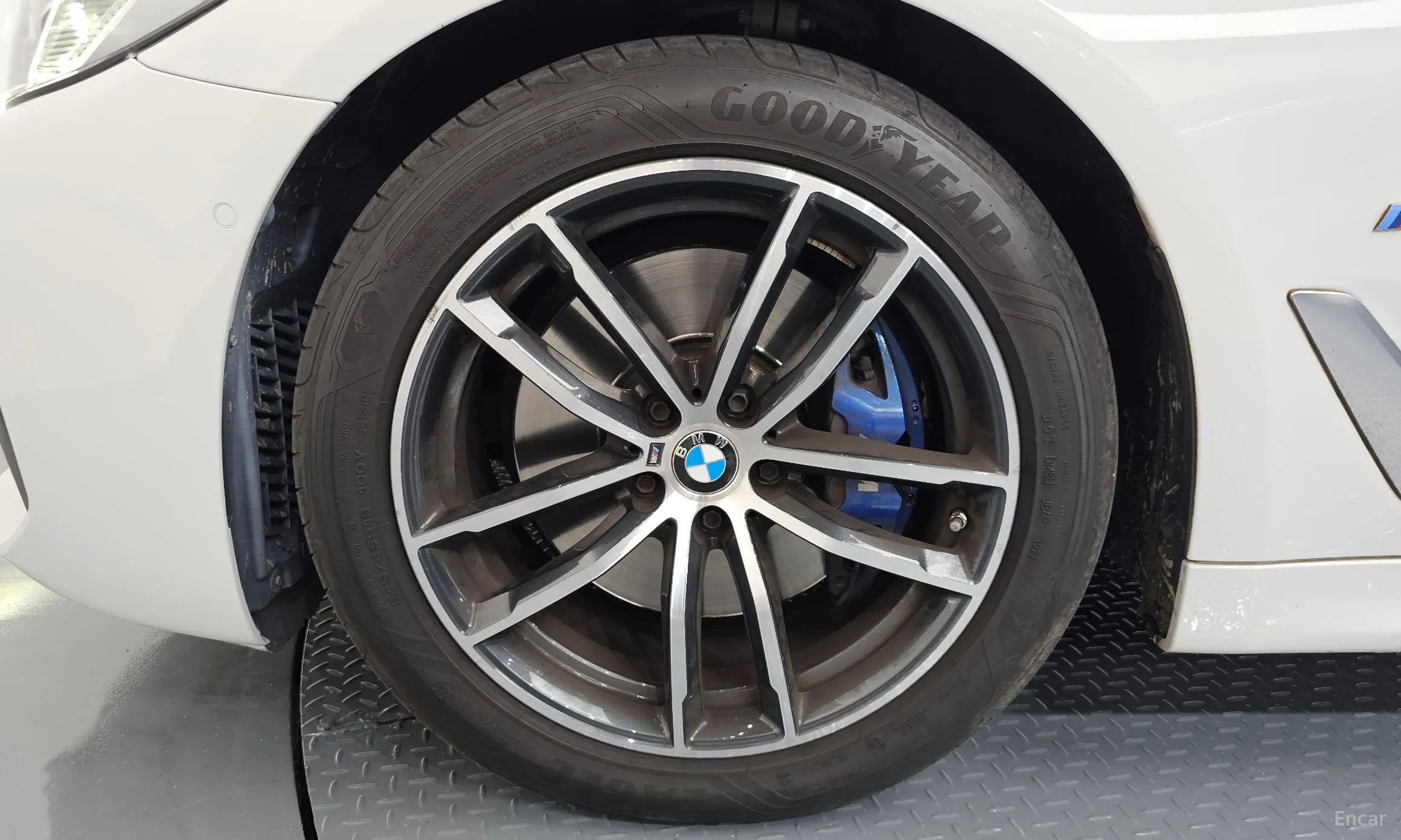 BMW 5 Series (G30) превью 5