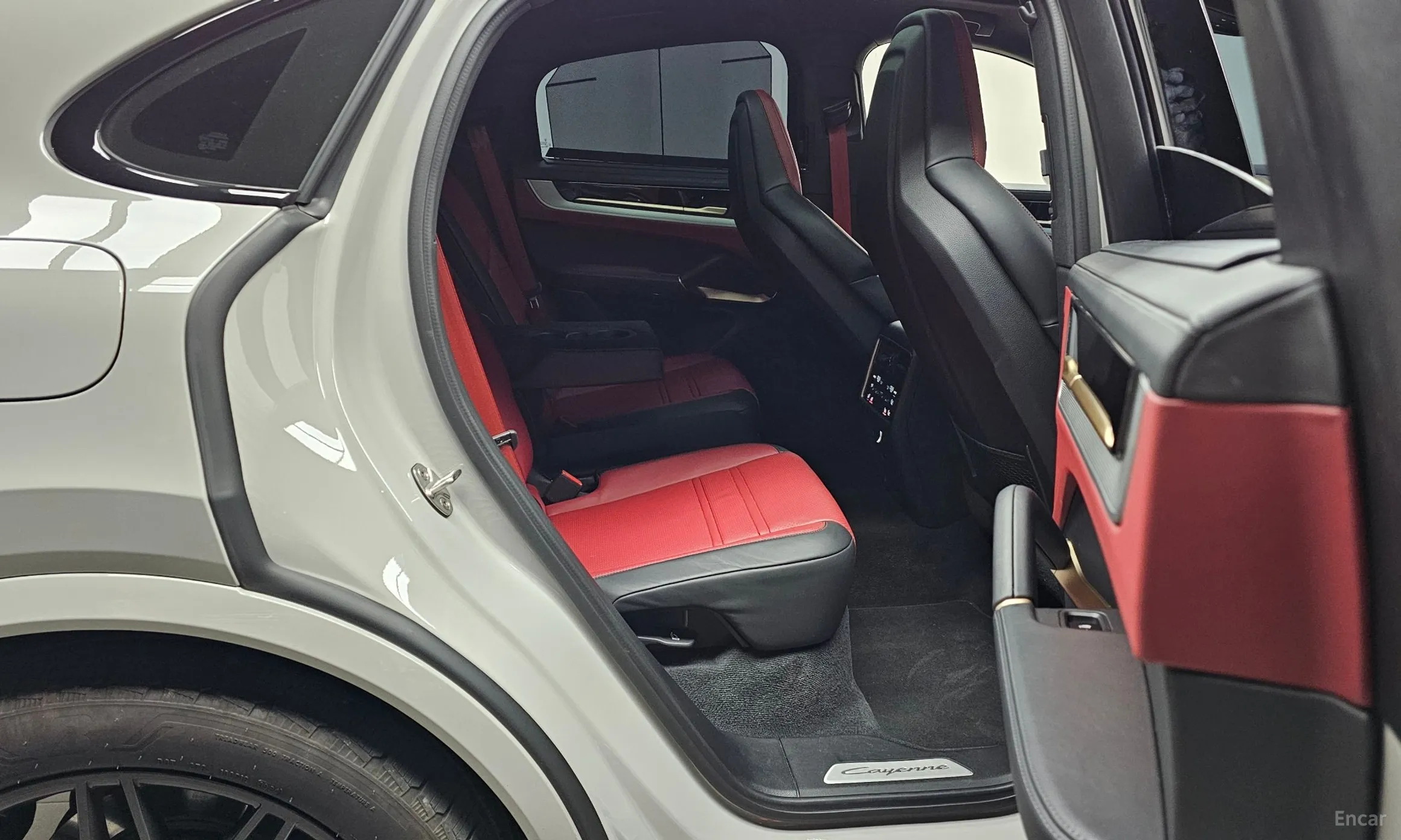 Porsche Cayenne (PO536) превью 12