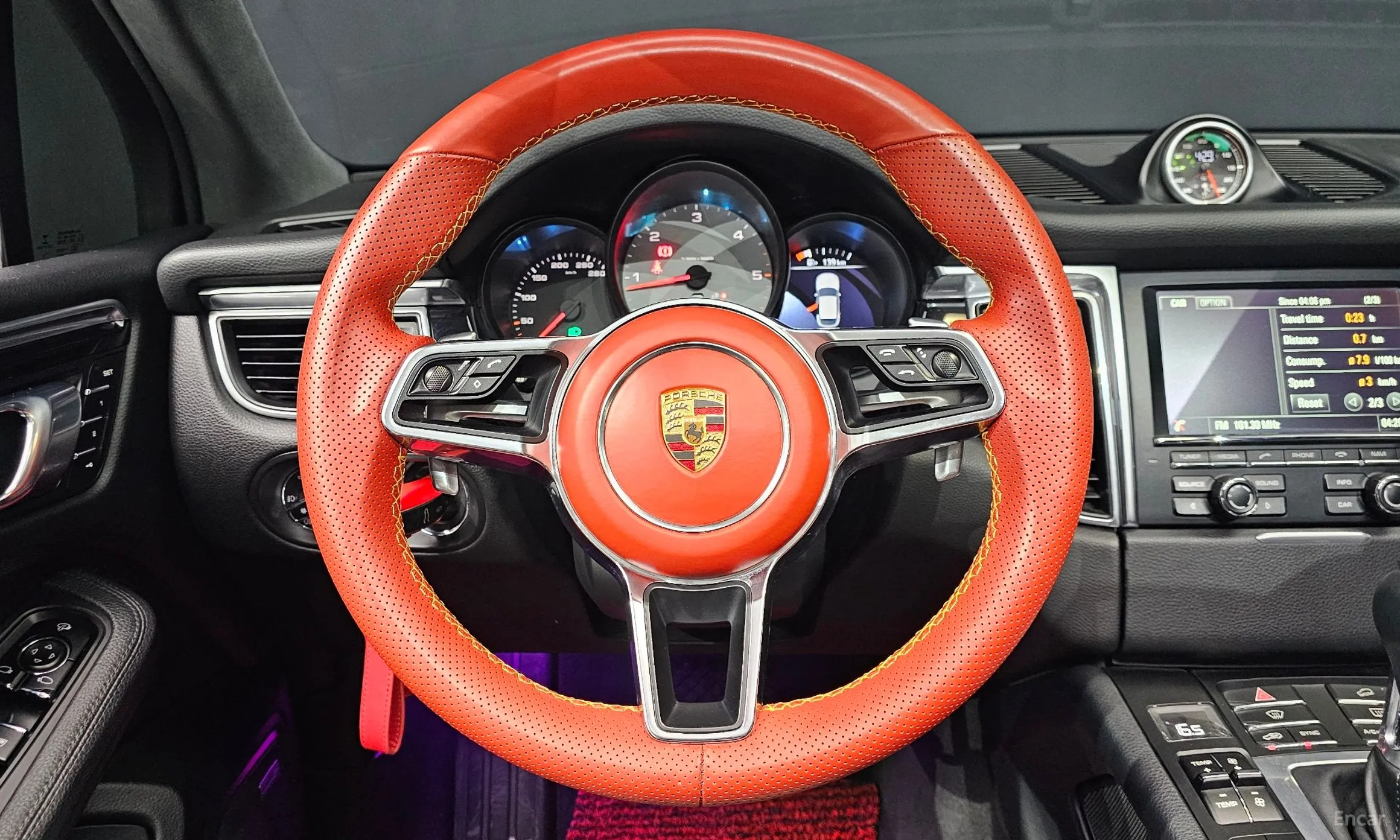 Porsche Macan превью 14