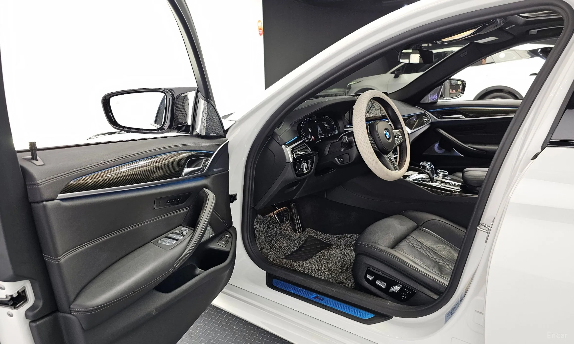 BMW 5 Series (G30) превью 11