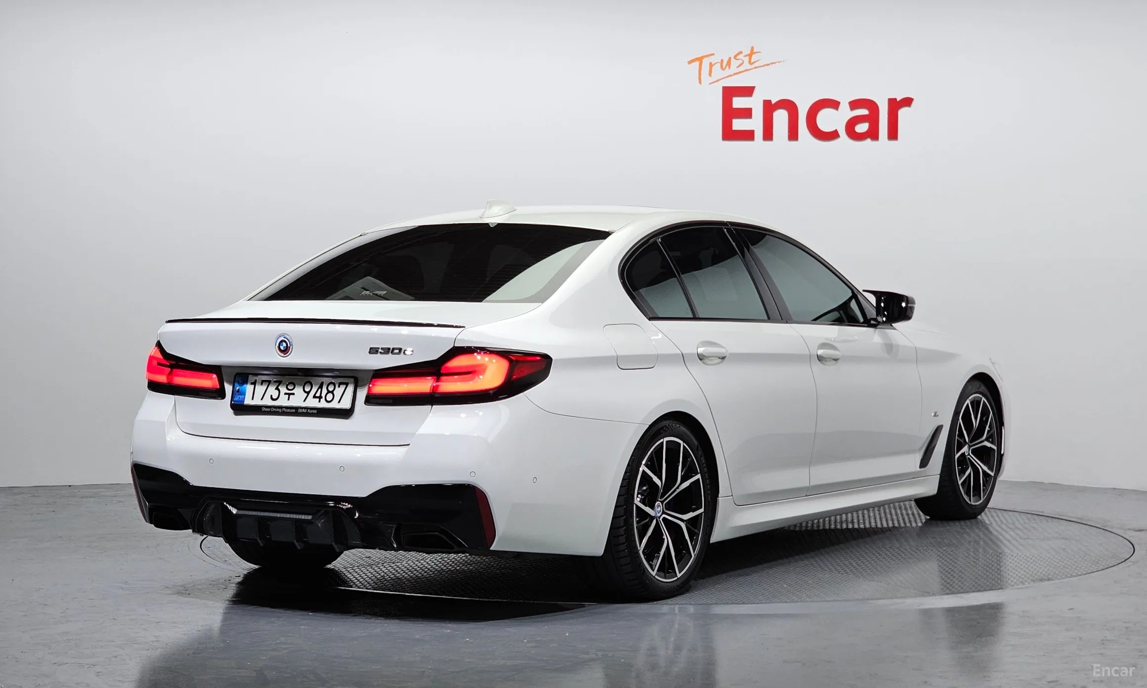 BMW 5 Series (G30) превью 2