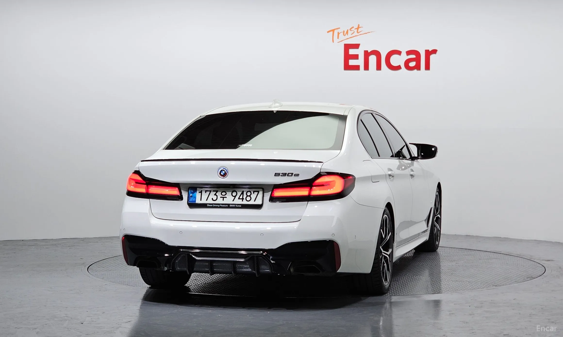 BMW 5 Series (G30) превью 4