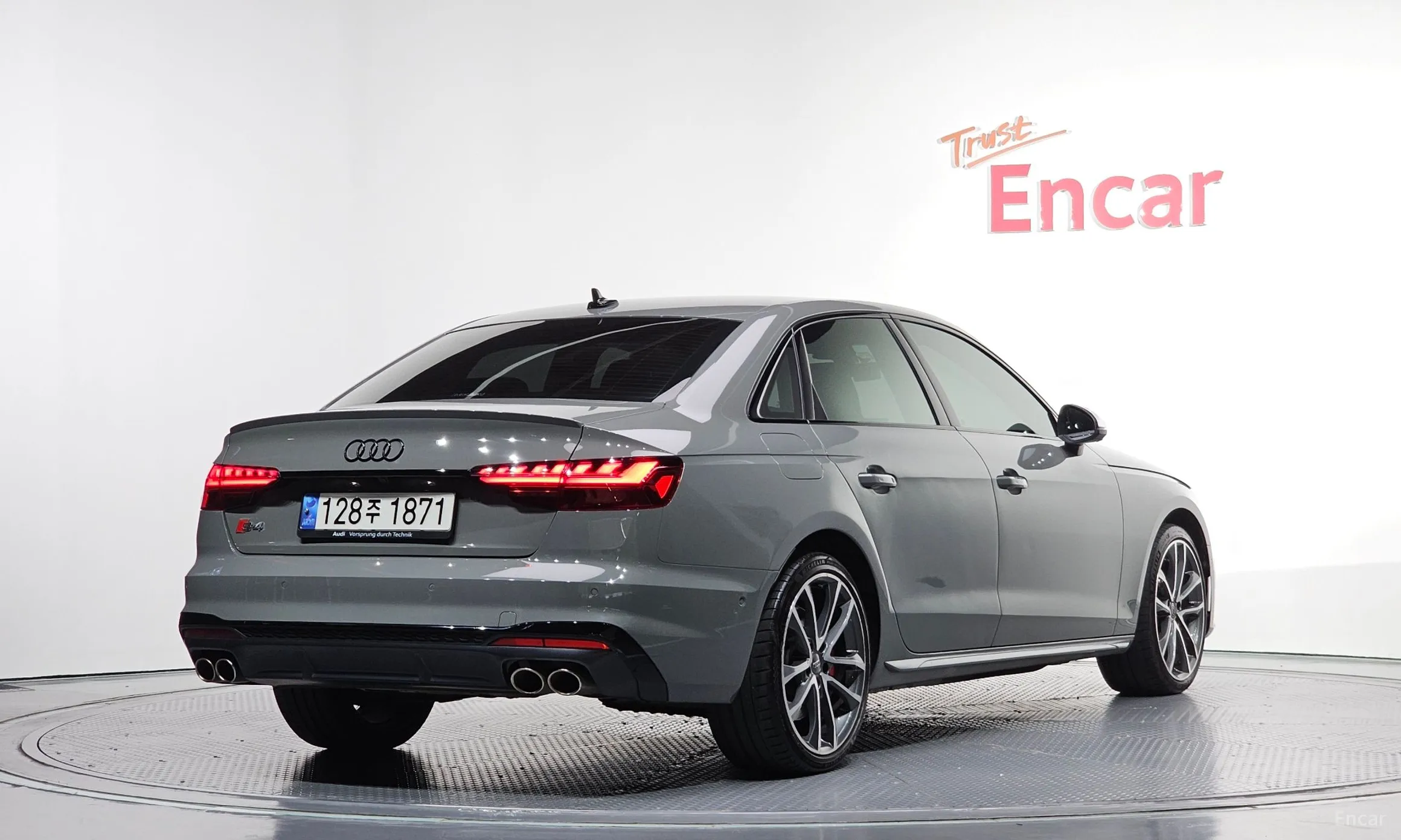 Audi S4 (B9)