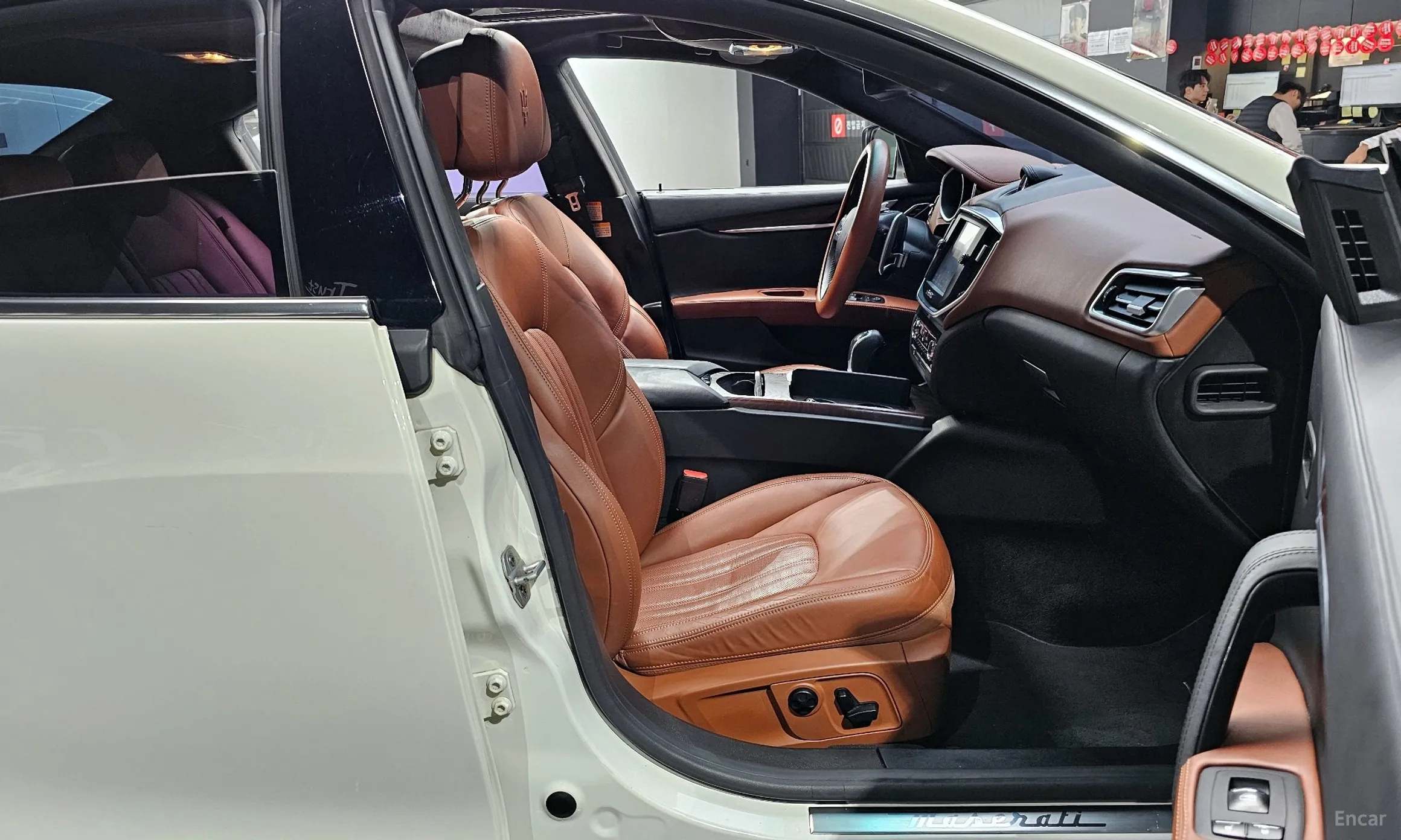 Maserati Ghibli превью 10