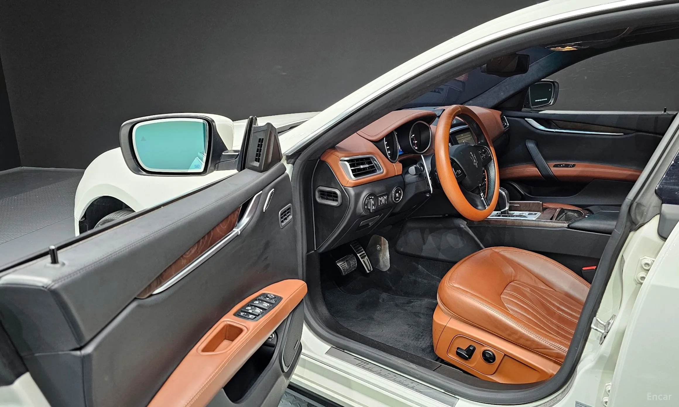 Maserati Ghibli превью 11