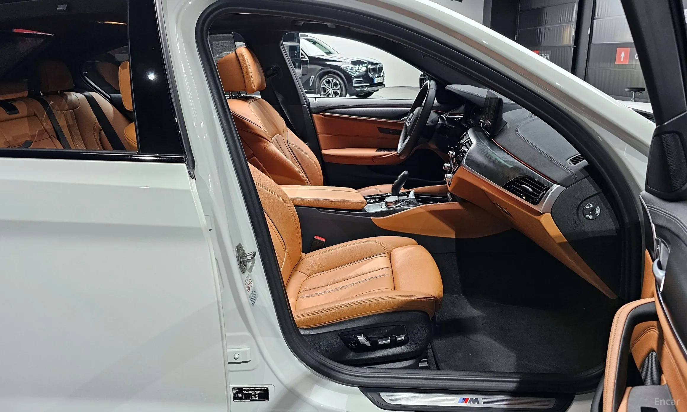 BMW 5 Series (G30) превью 10
