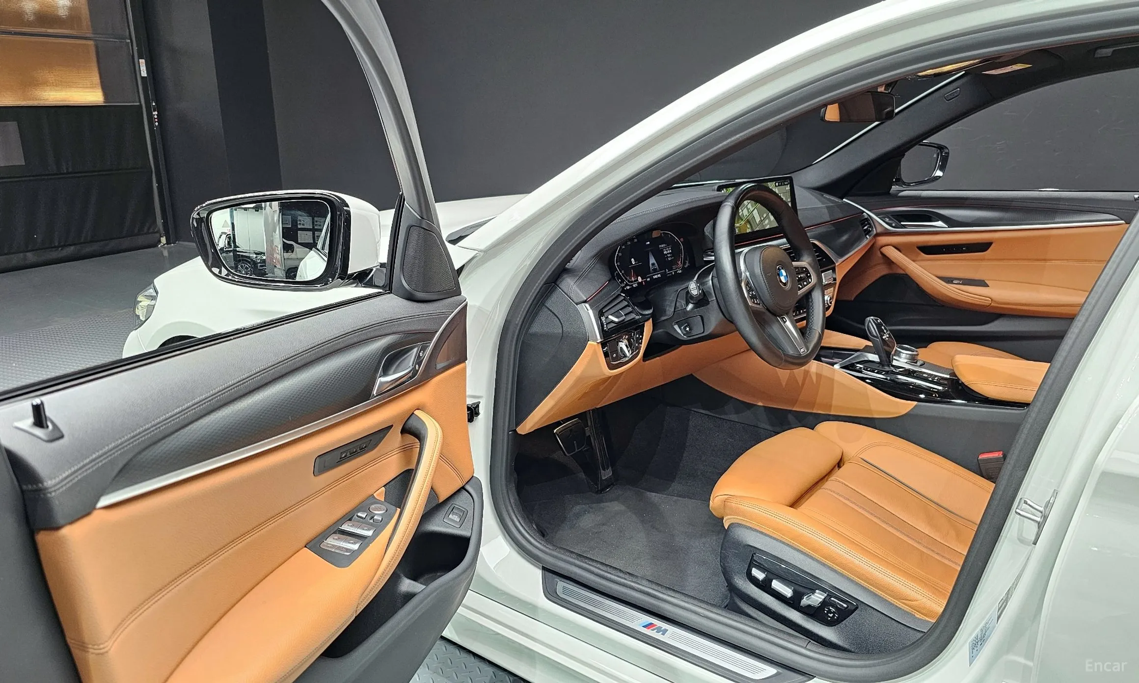 BMW 5 Series (G30) превью 11