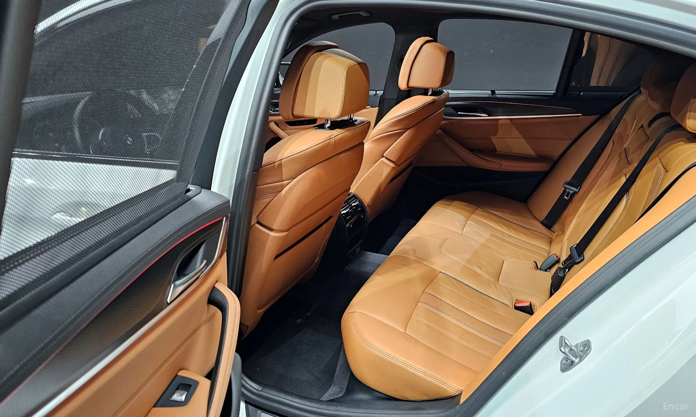 BMW 5 Series (G30) превью 12