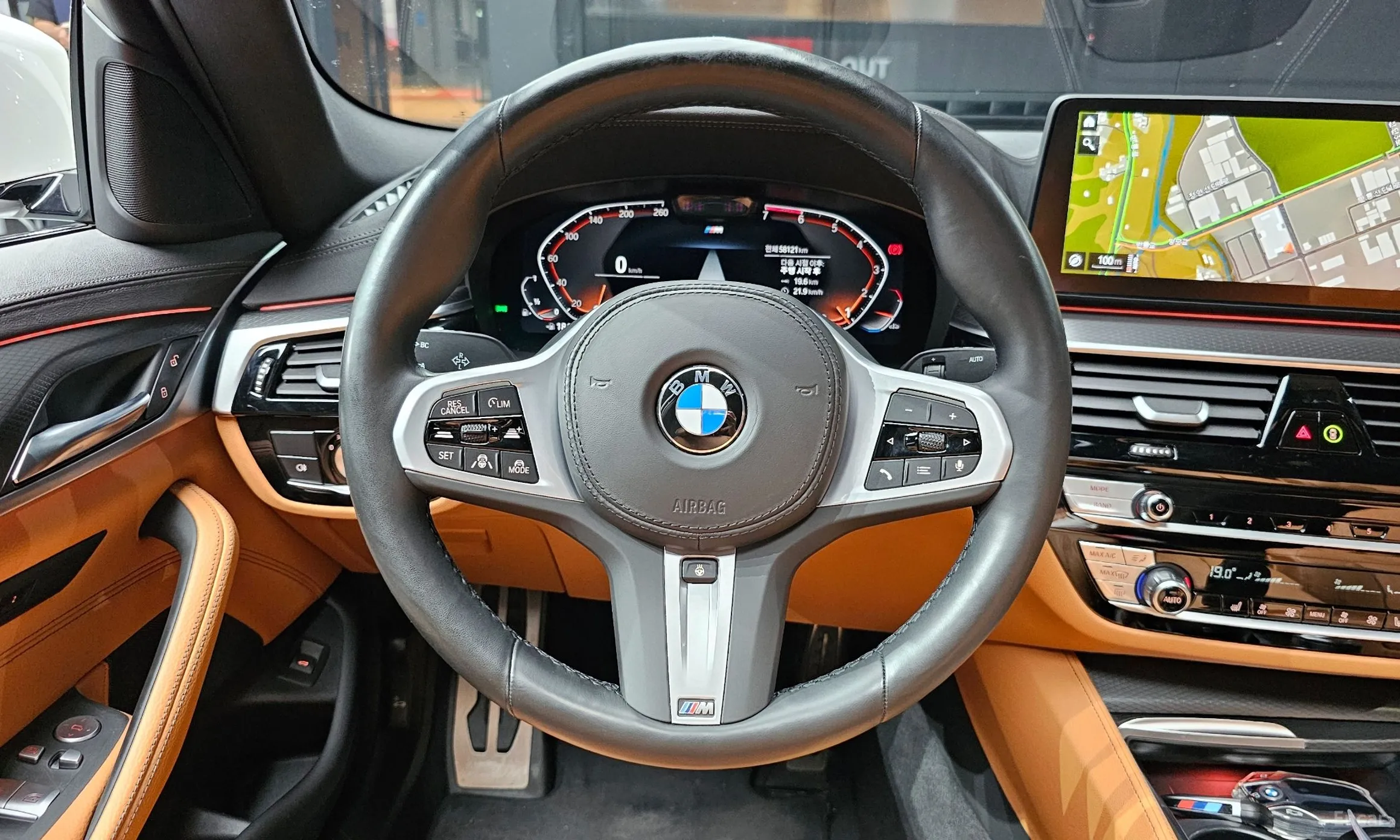 BMW 5 Series (G30) превью 13