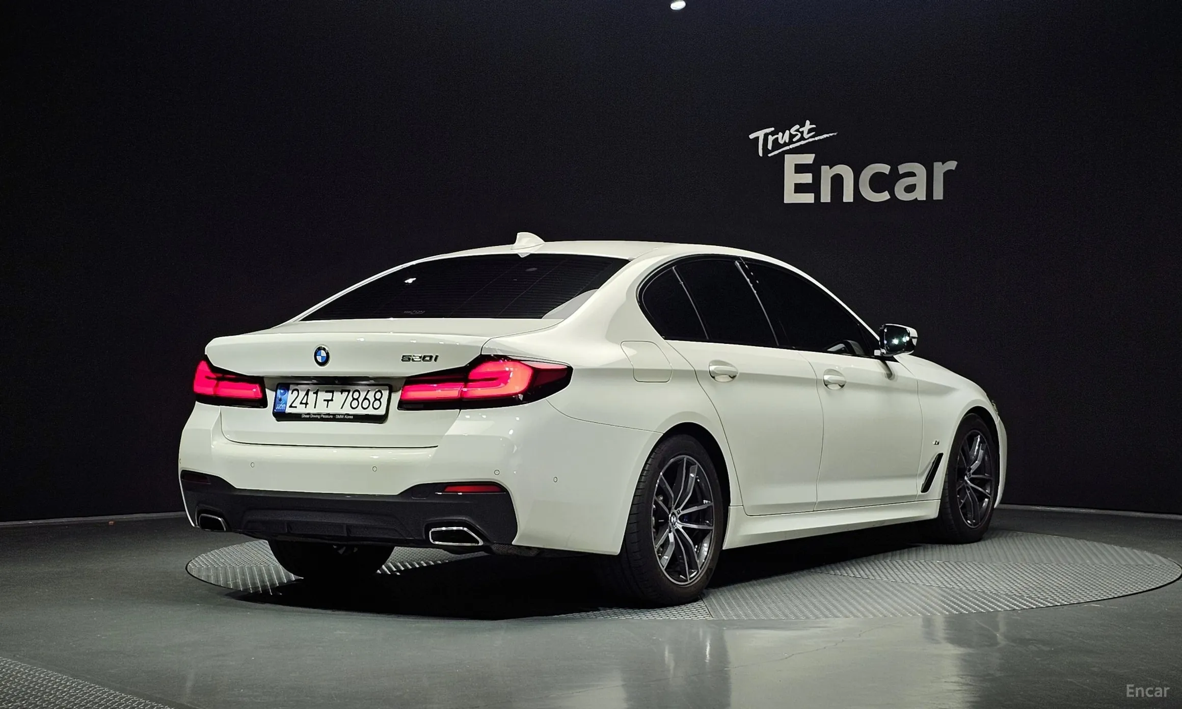 BMW 5 Series (G30) превью 2