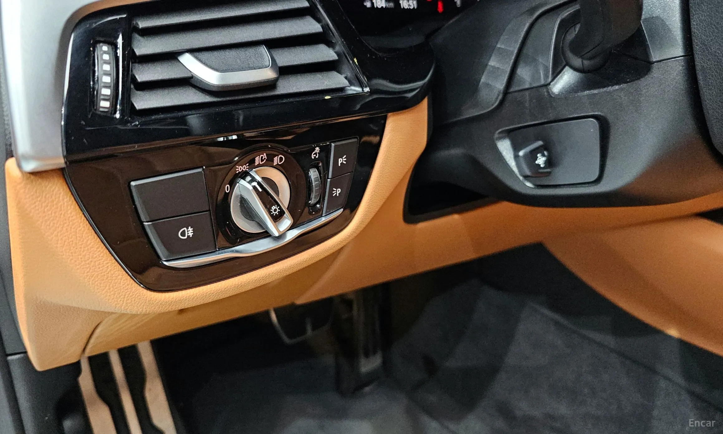 BMW 5 Series (G30) превью 16