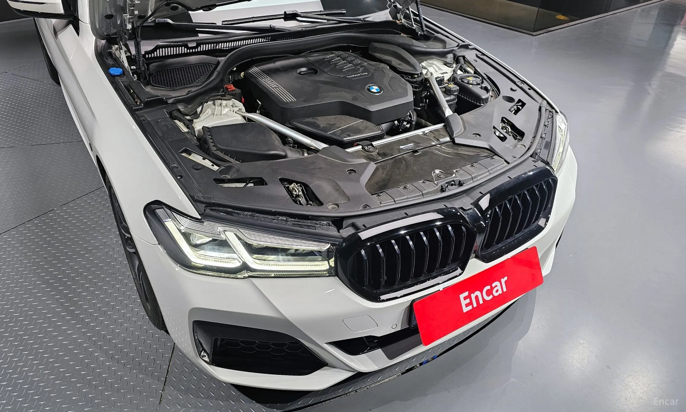 BMW 5 Series (G30) превью 6