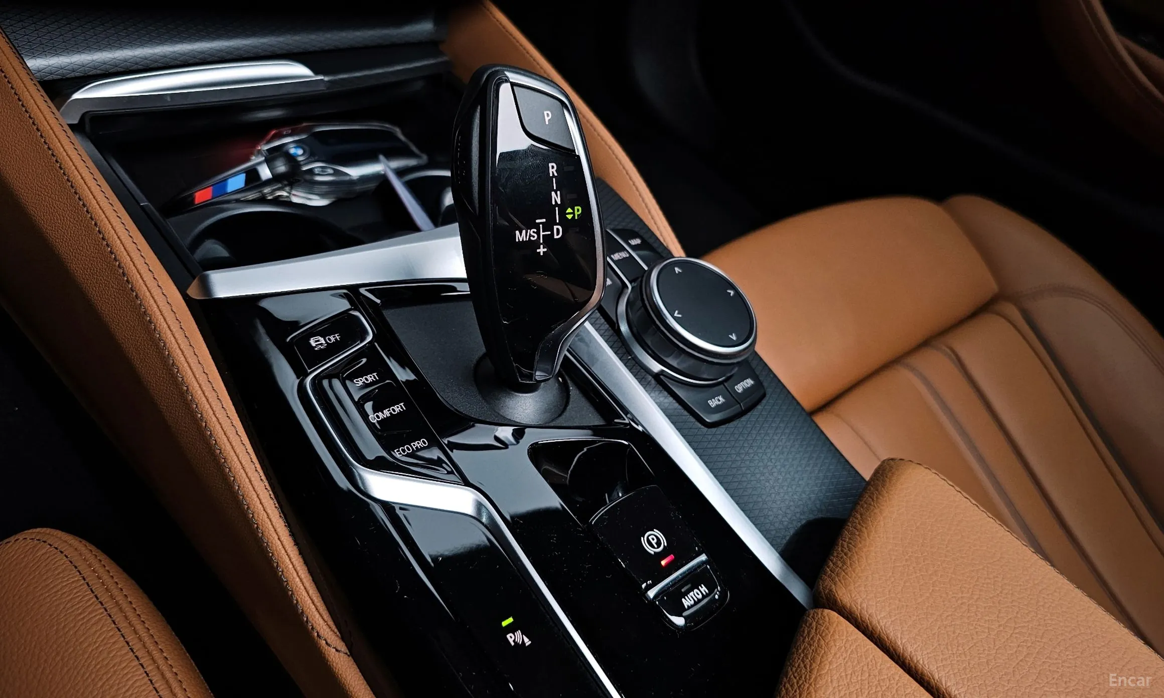 BMW 5 Series (G30) превью 9