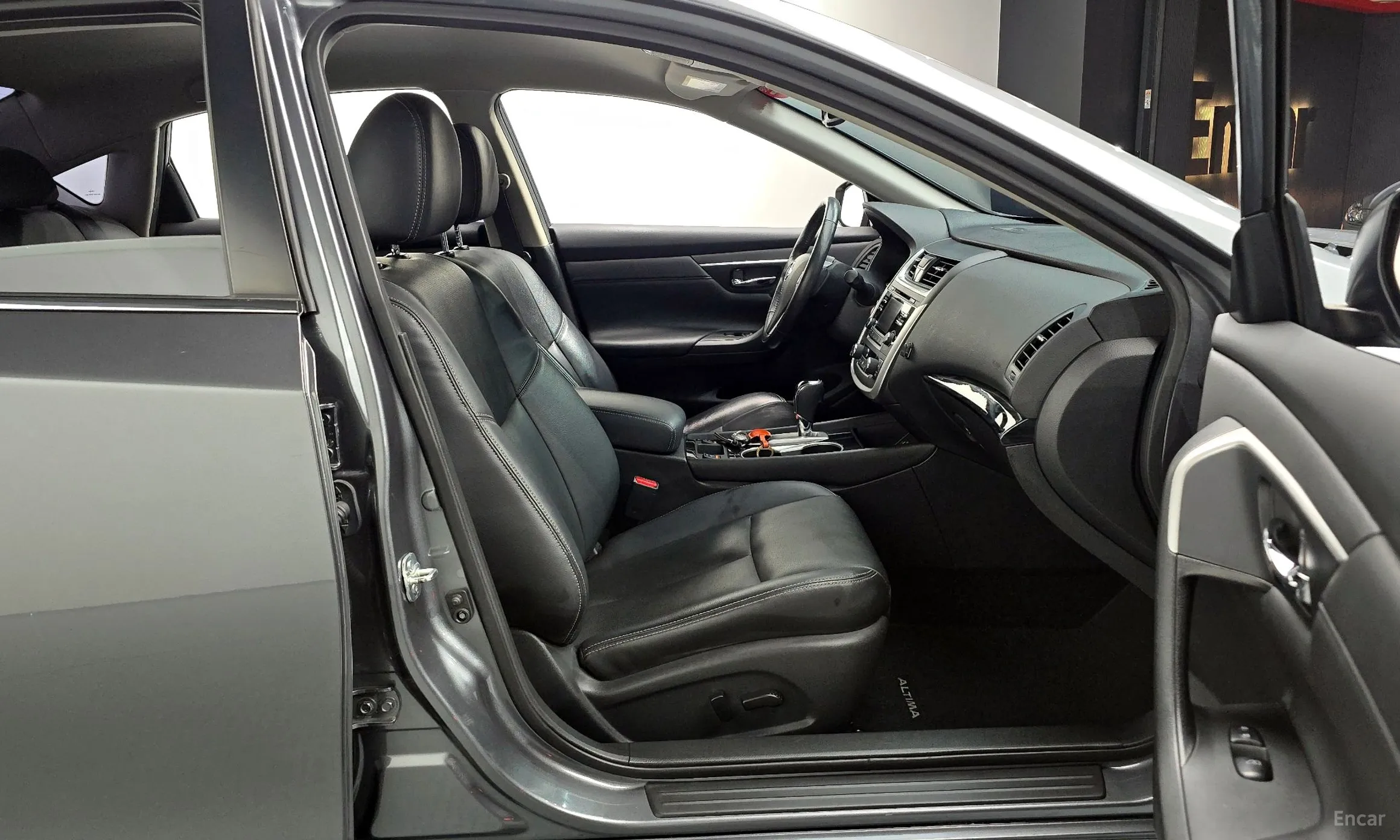 Nissan Altima превью 11