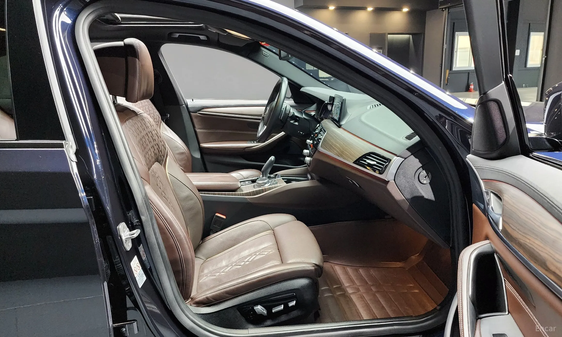 BMW 5 Series (G30) превью 10