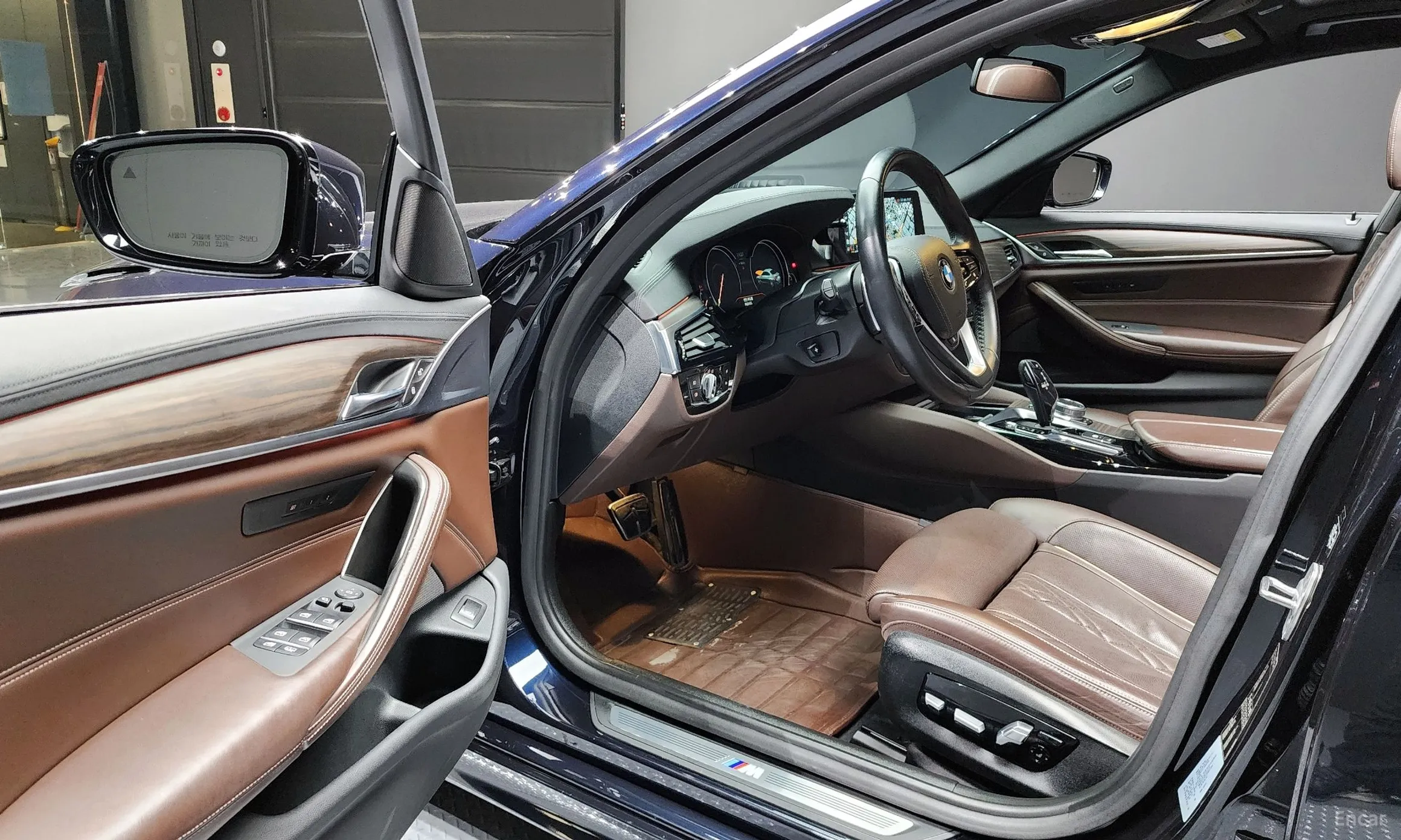 BMW 5 Series (G30) превью 11