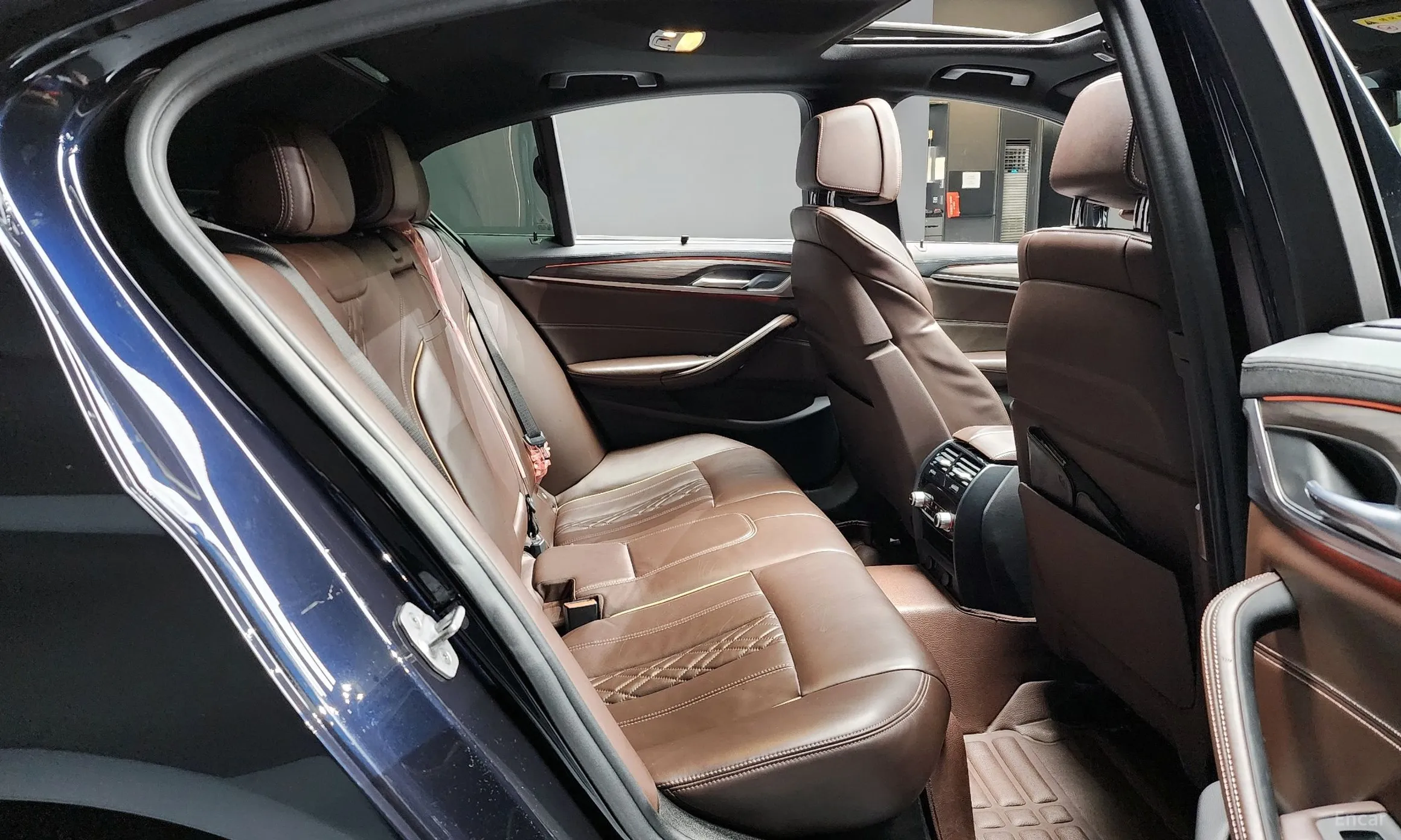 BMW 5 Series (G30) превью 12
