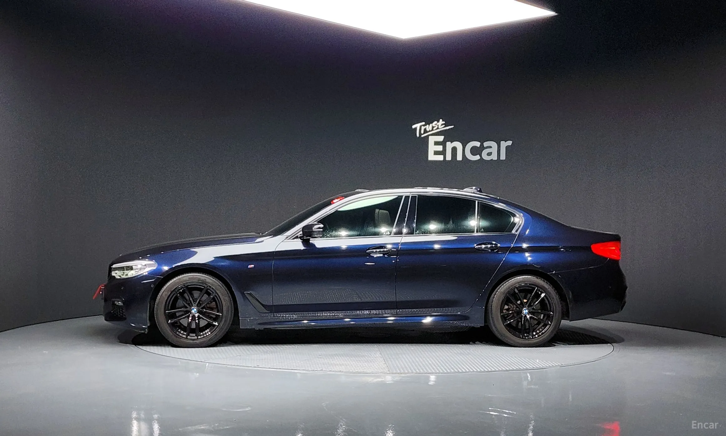 BMW 5 Series (G30) превью 13