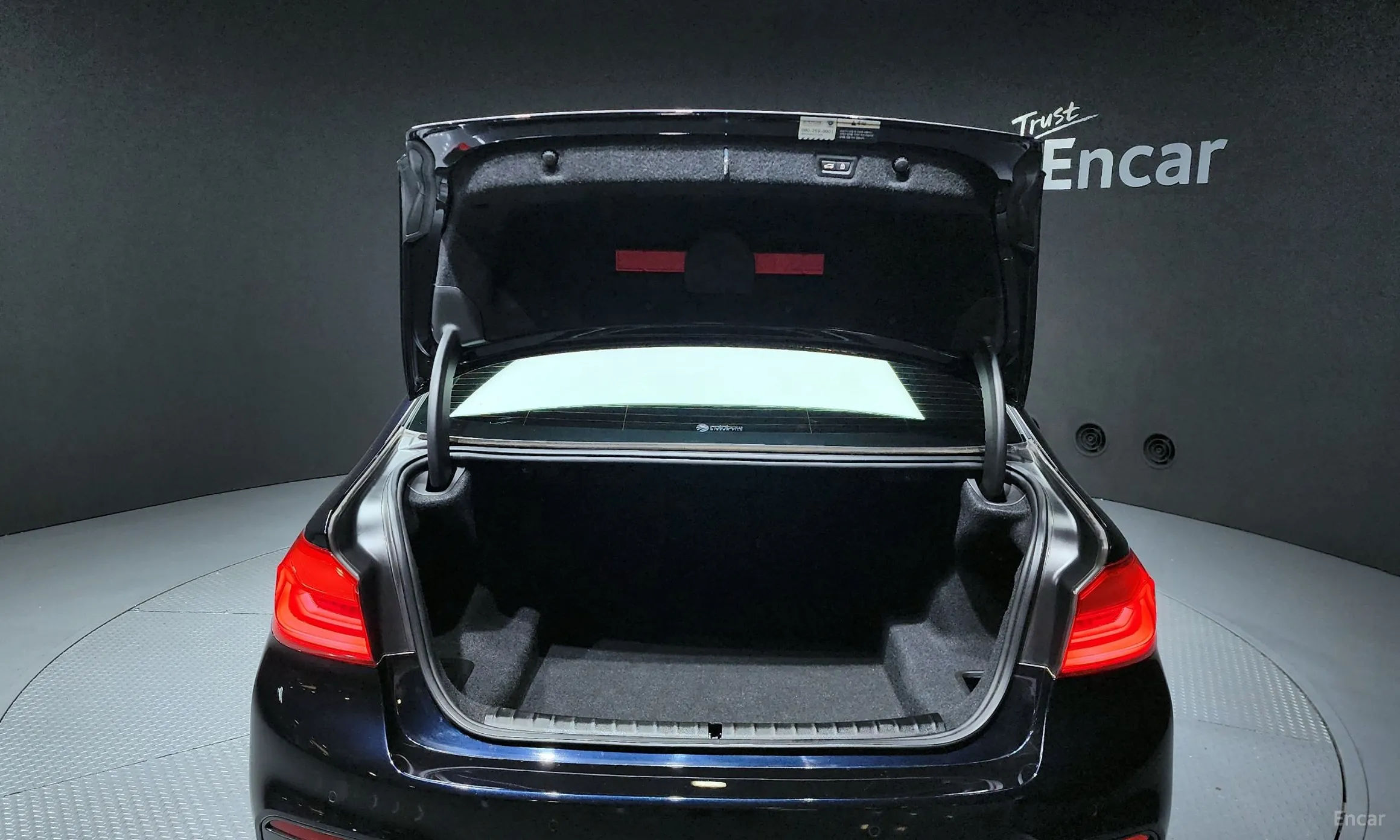 BMW 5 Series (G30) превью 20