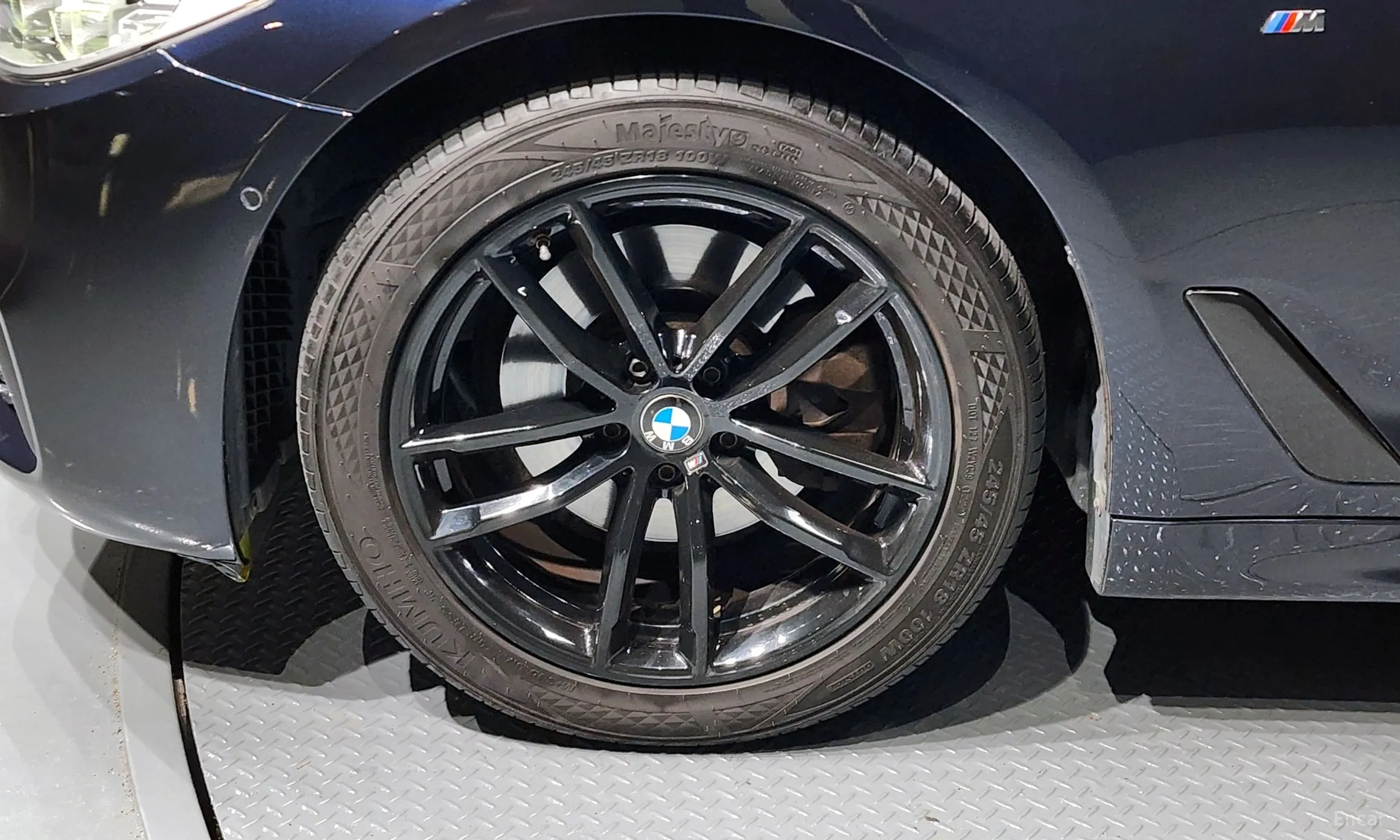 BMW 5 Series (G30) превью 5