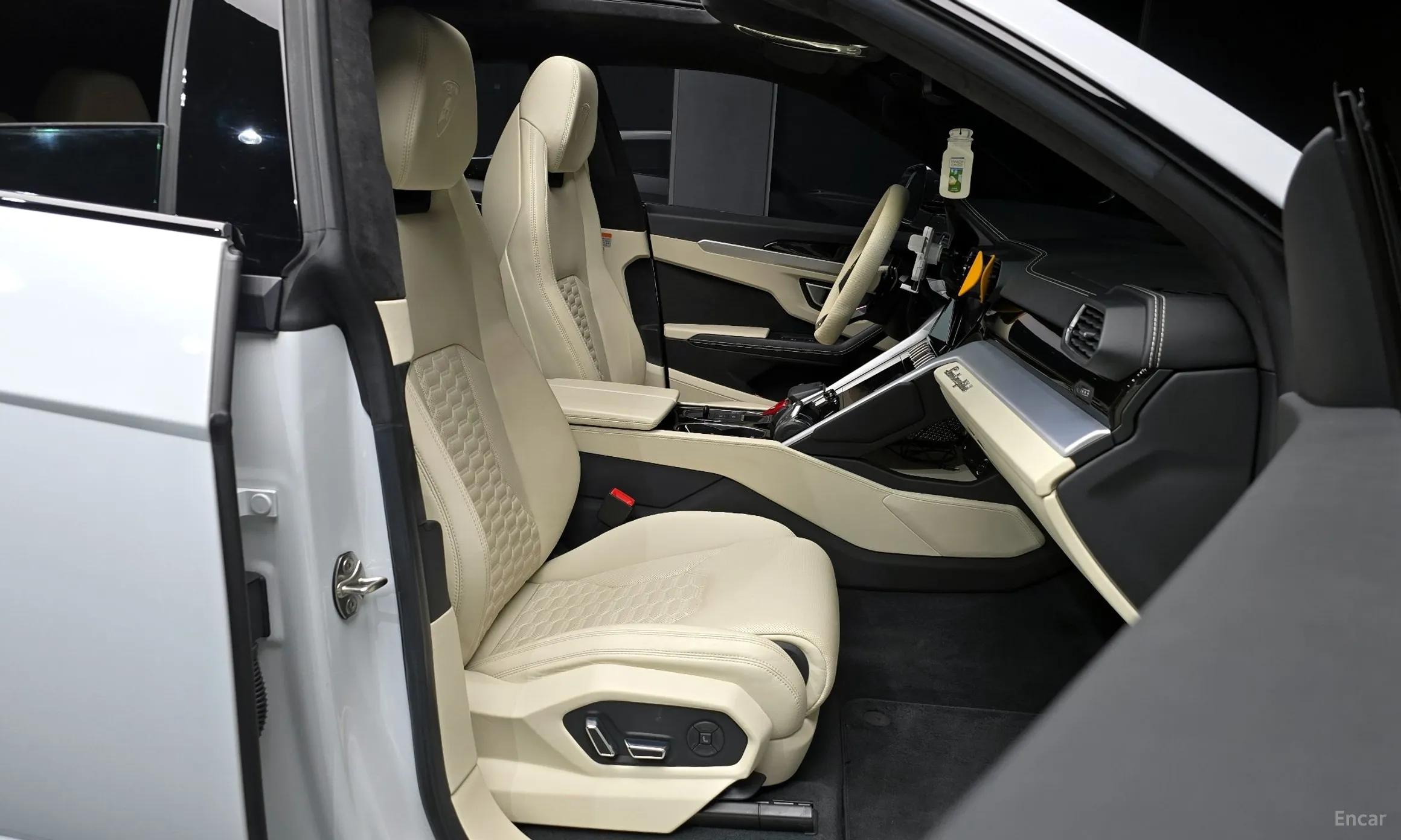 Lamborghini Urus превью 10