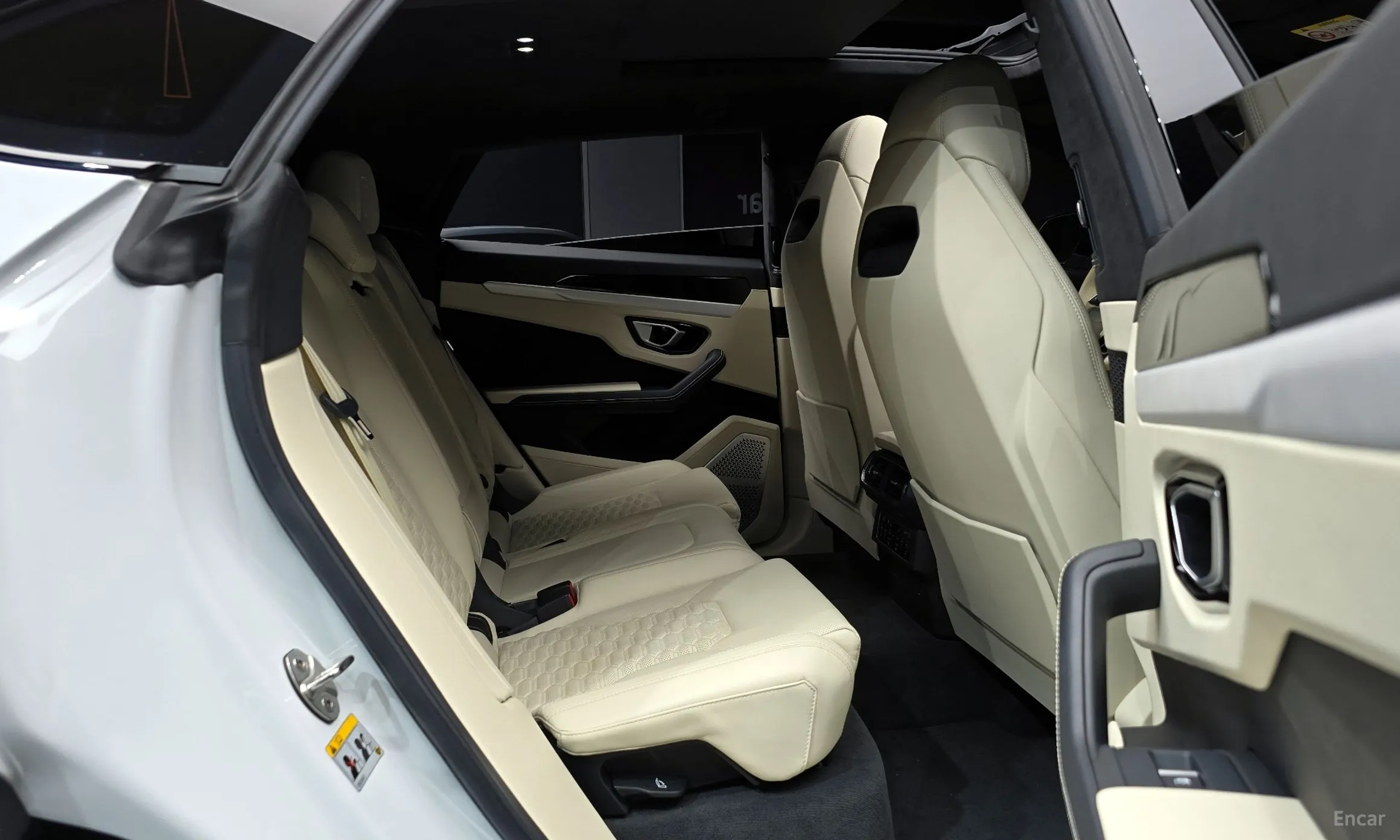 Lamborghini Urus превью 12