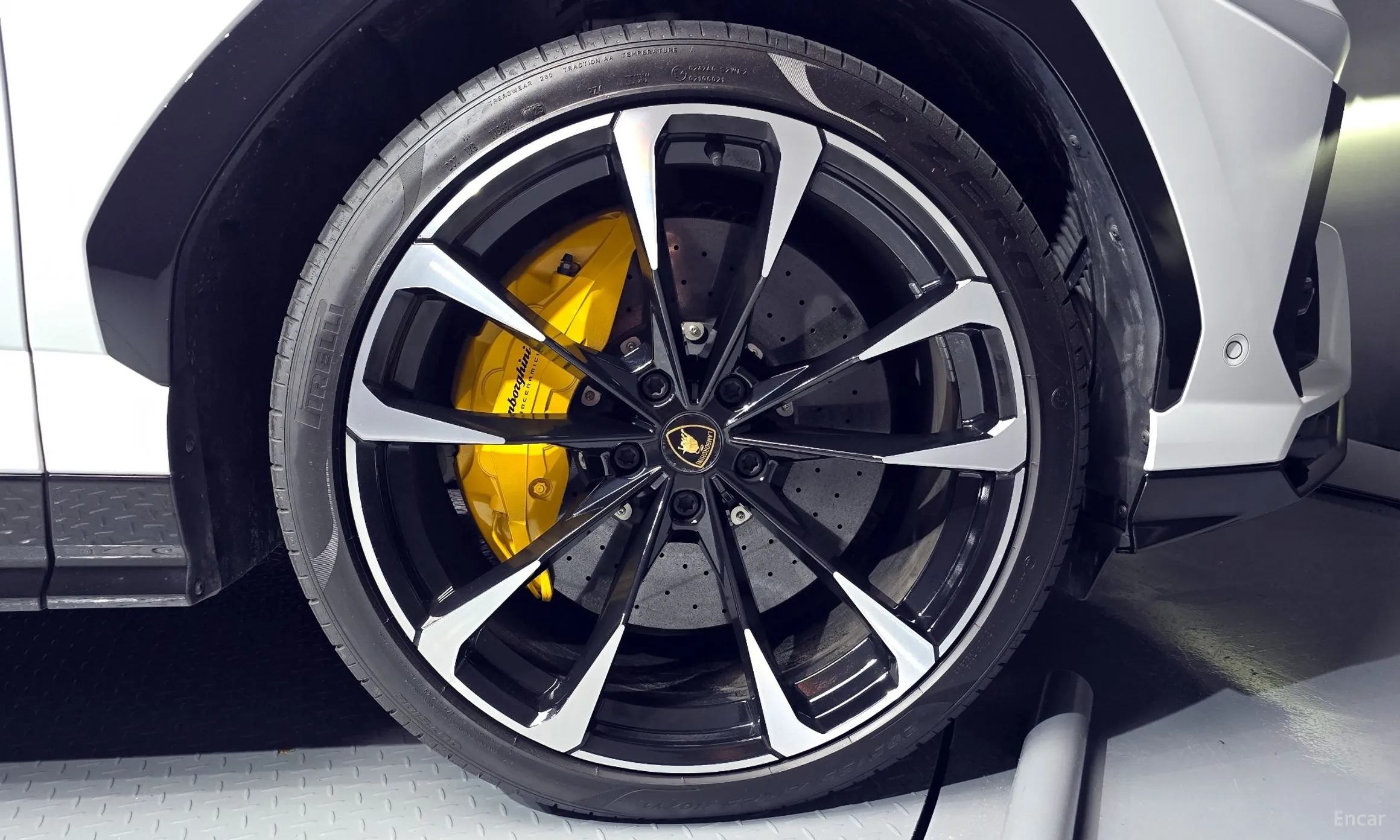 Lamborghini Urus превью 5