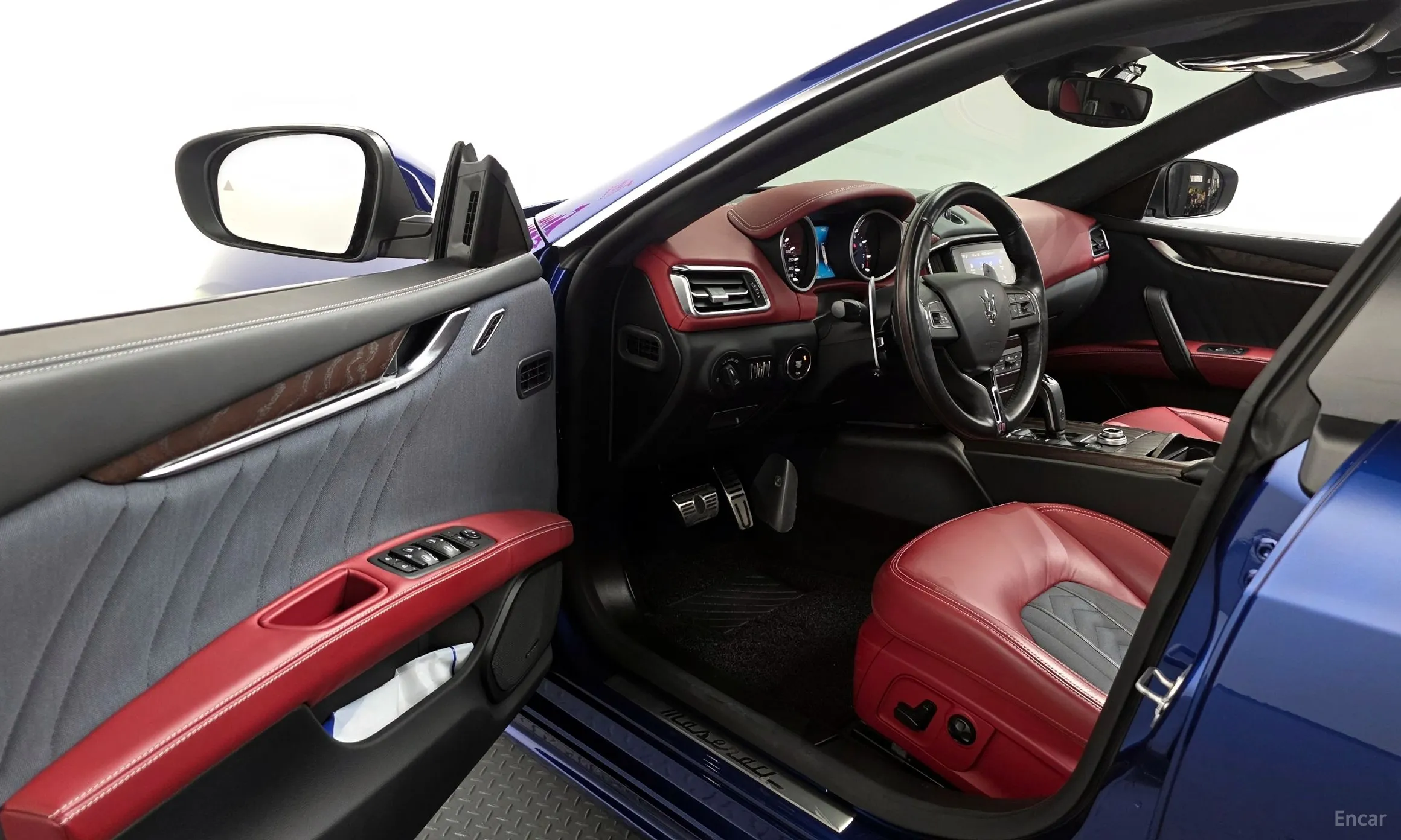 Maserati Ghibli превью 10
