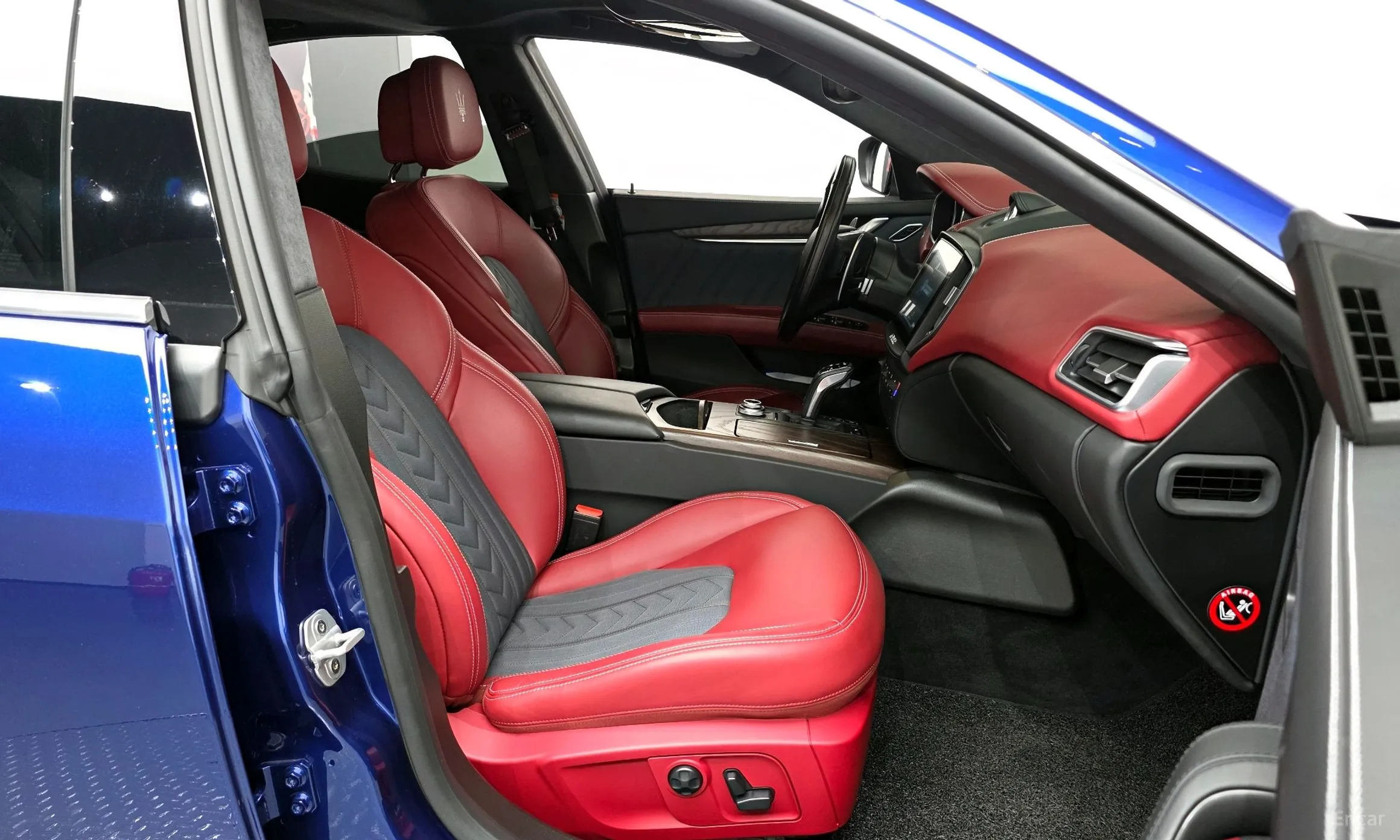 Maserati Ghibli превью 11