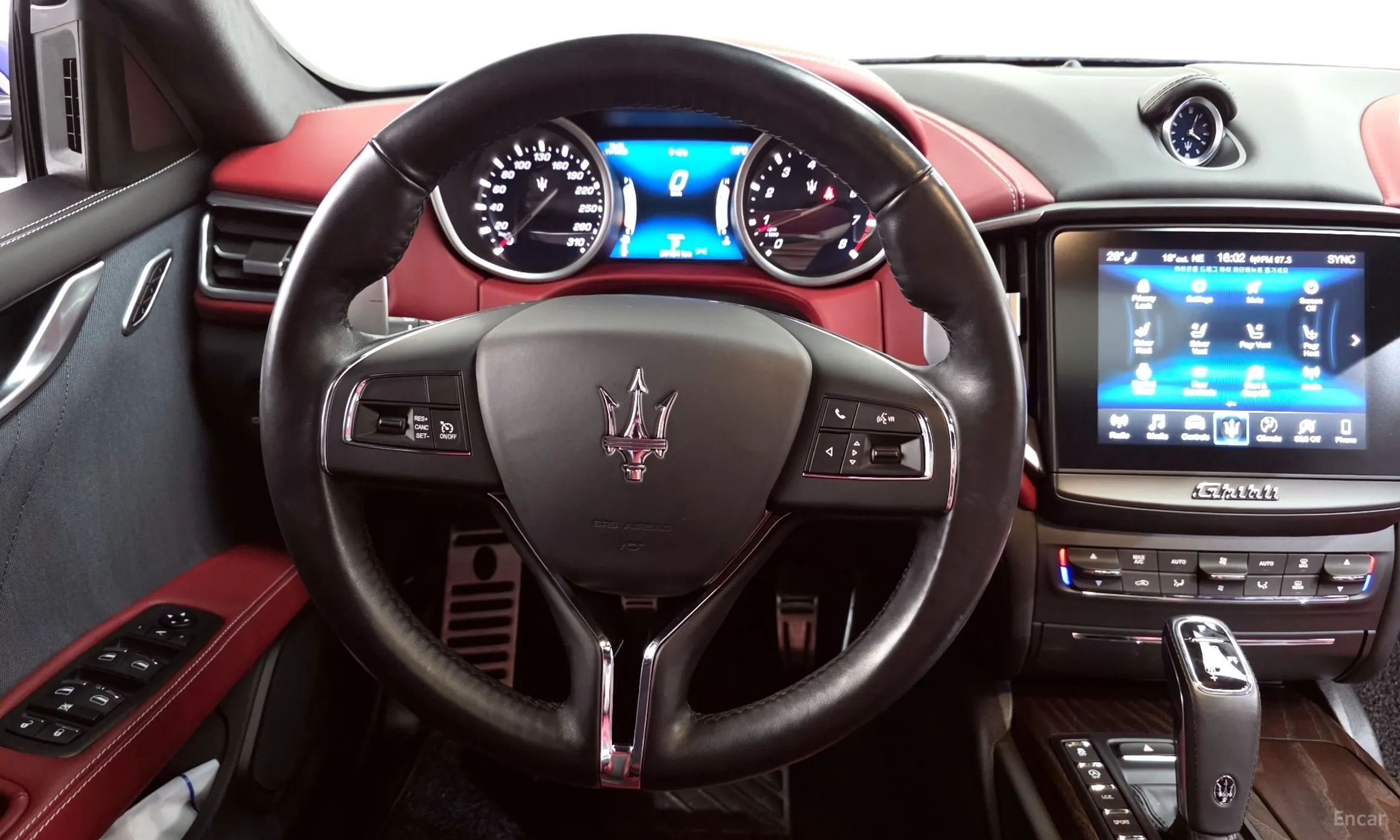 Maserati Ghibli превью 13