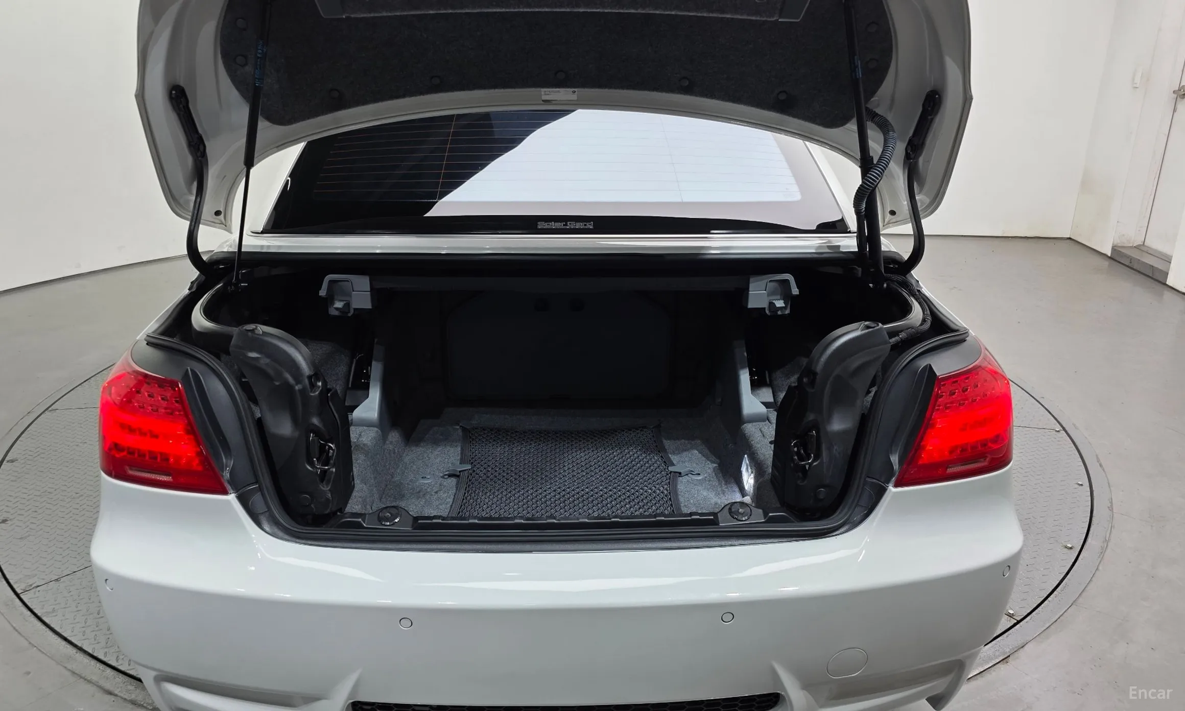 BMW 3 Series (E90) превью 19