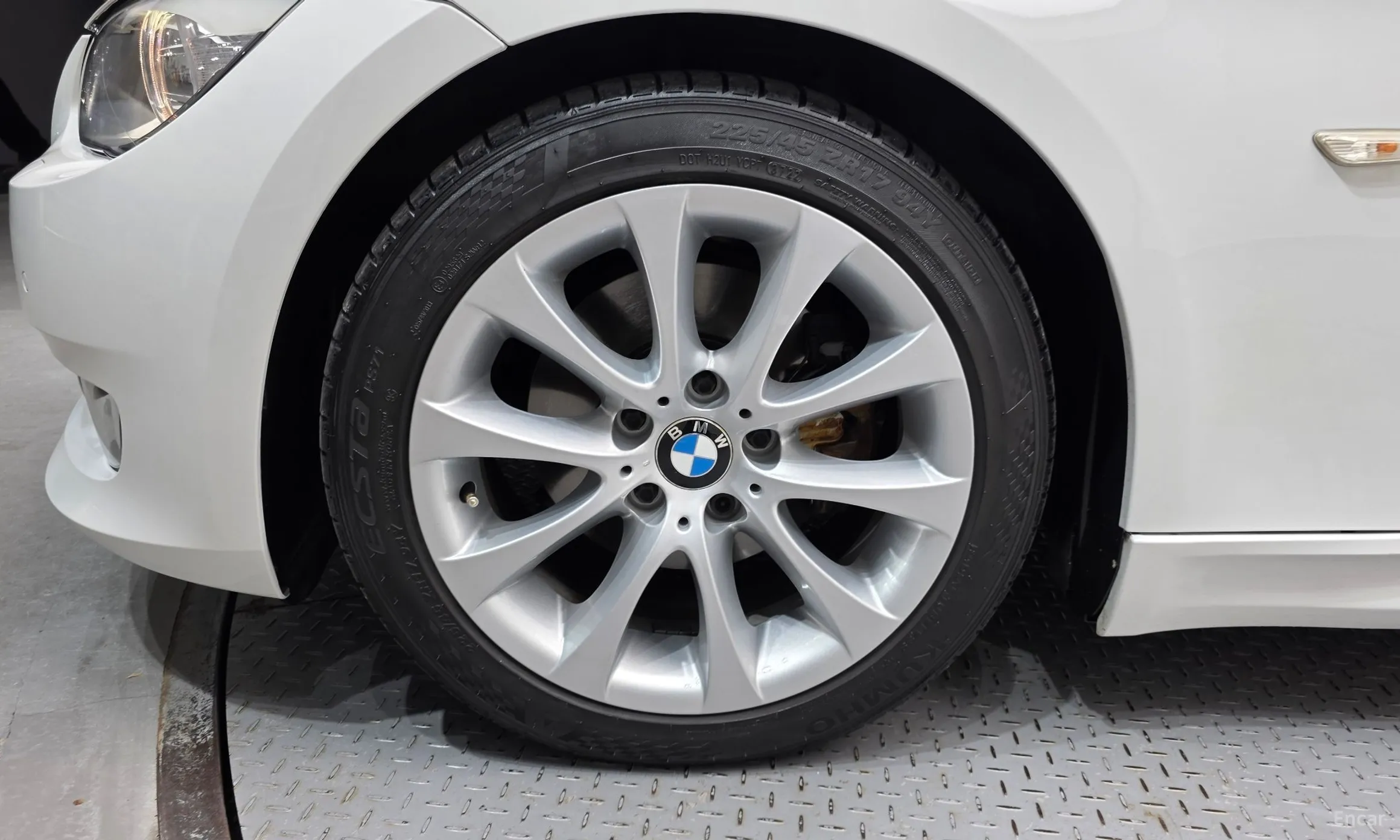 BMW 3 Series (E90) превью 5