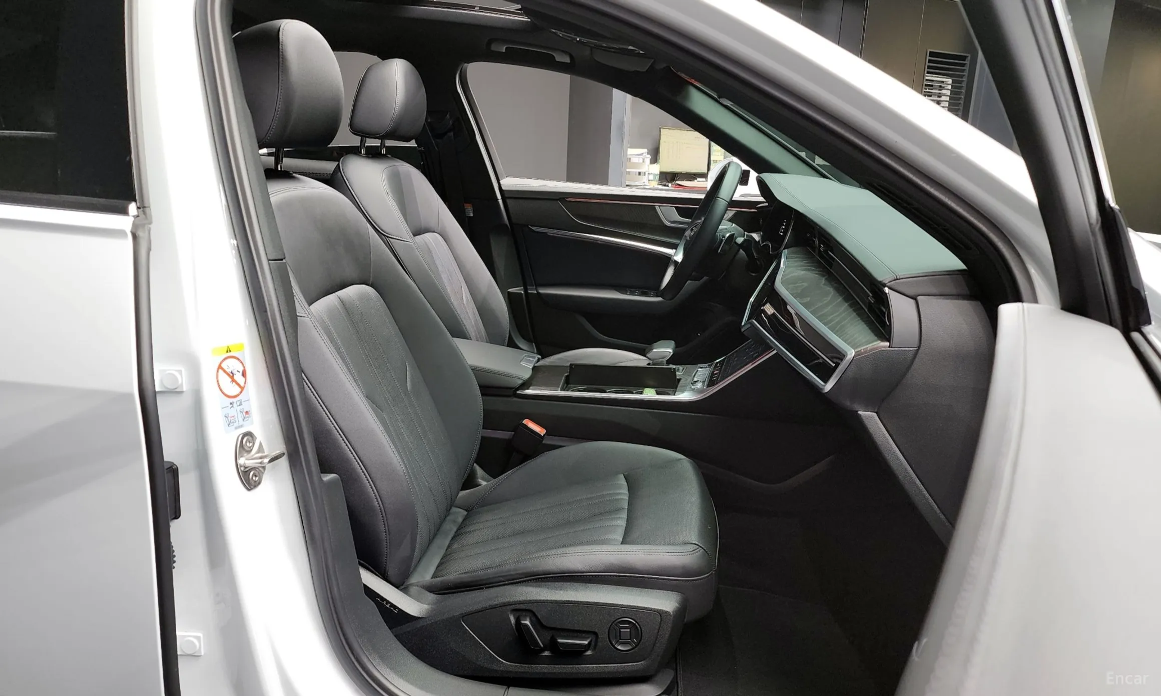 Audi A6 (C8) превью 11