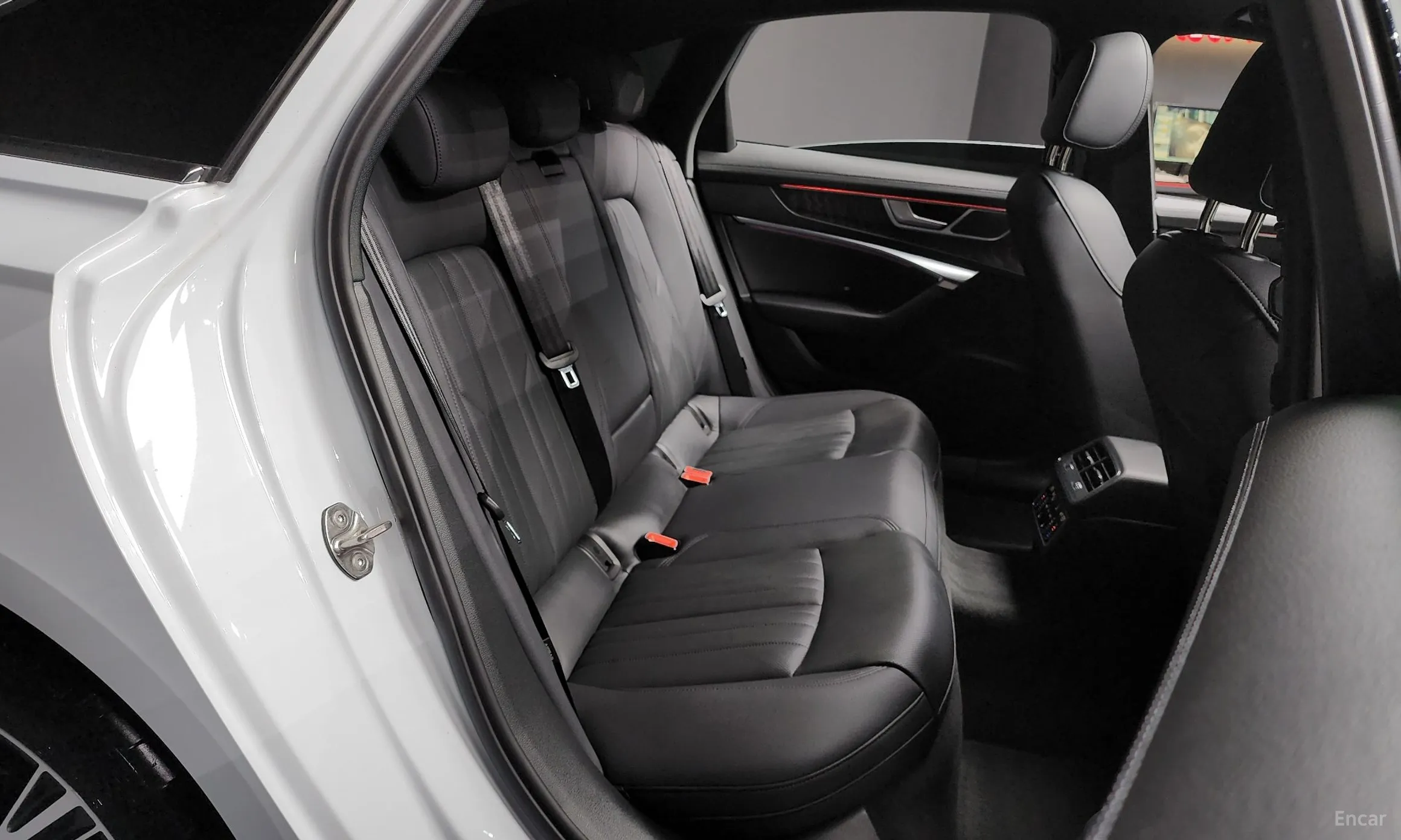 Audi A6 (C8) превью 12