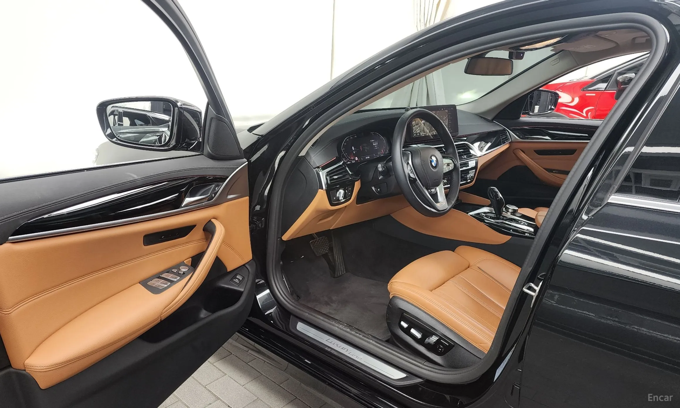 BMW 5 Series (G30) превью 10