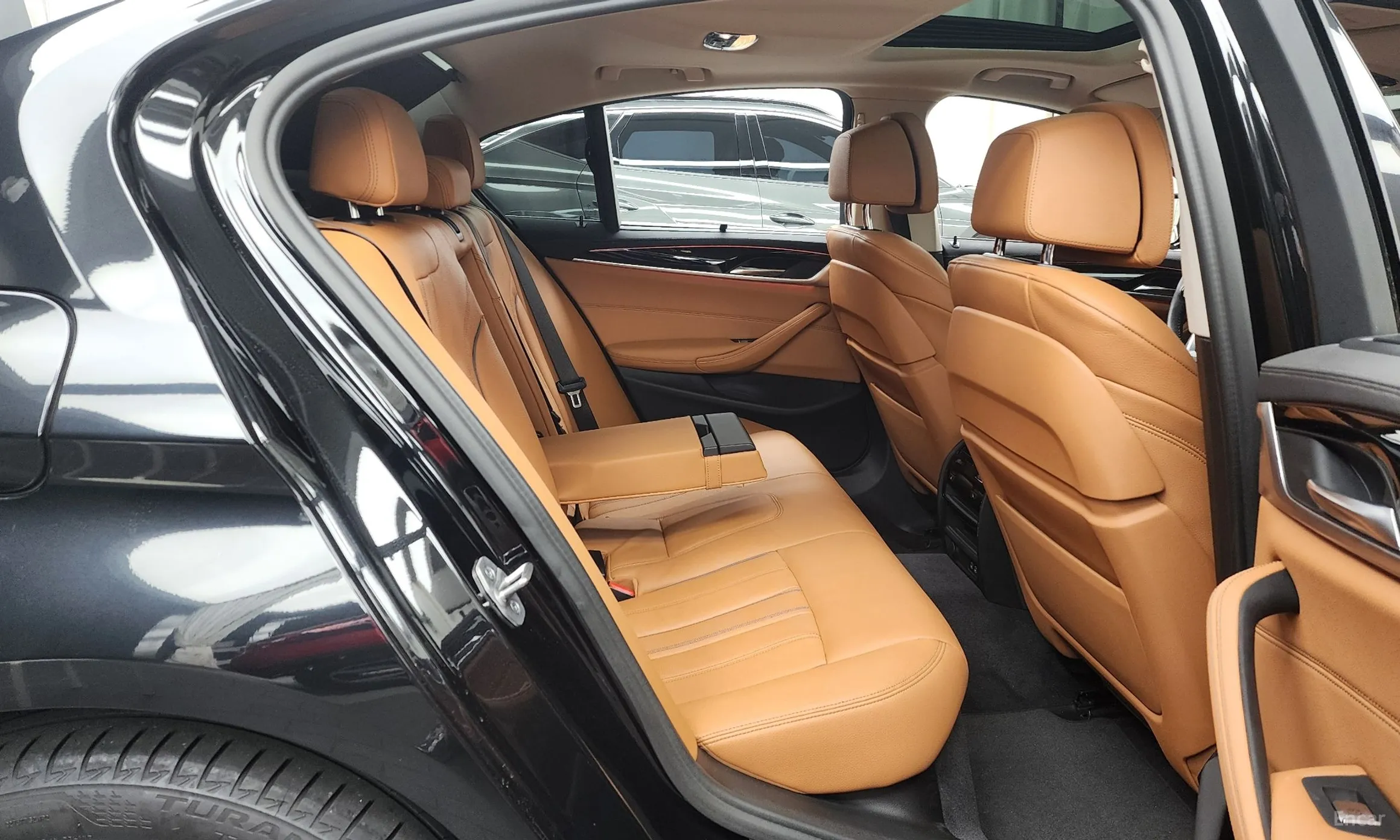 BMW 5 Series (G30) превью 12
