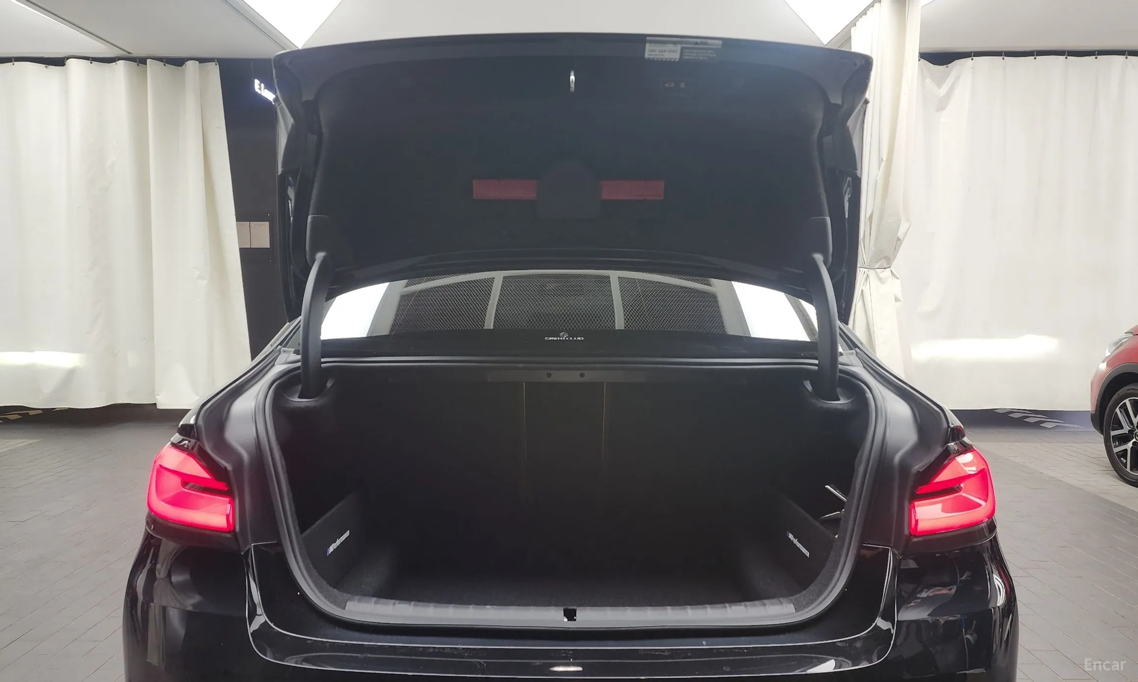 BMW 5 Series (G30) превью 20