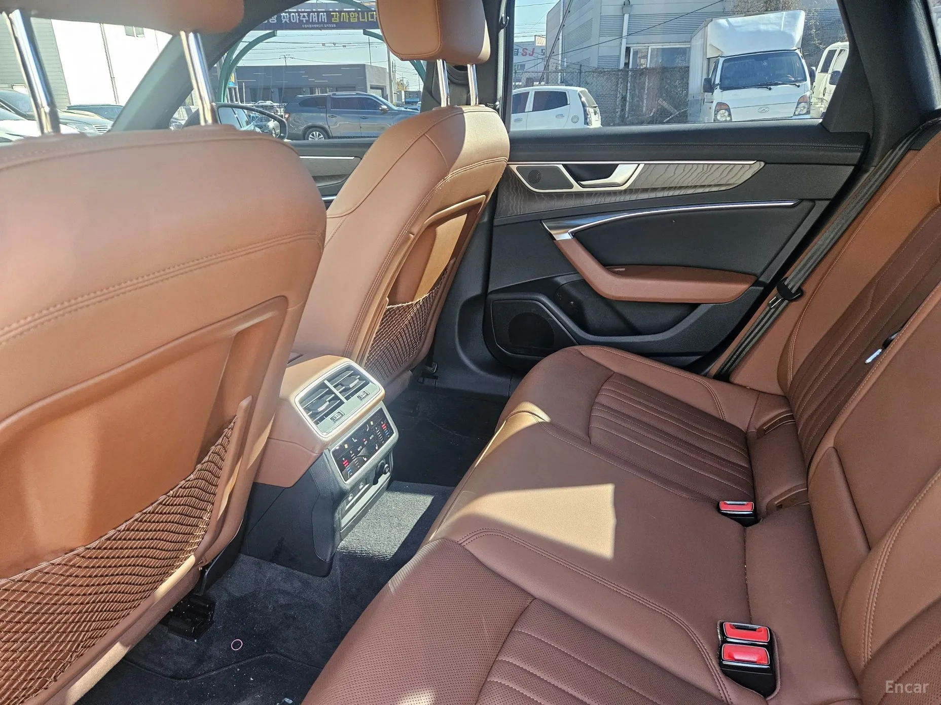 Audi A6 (C8) превью 9