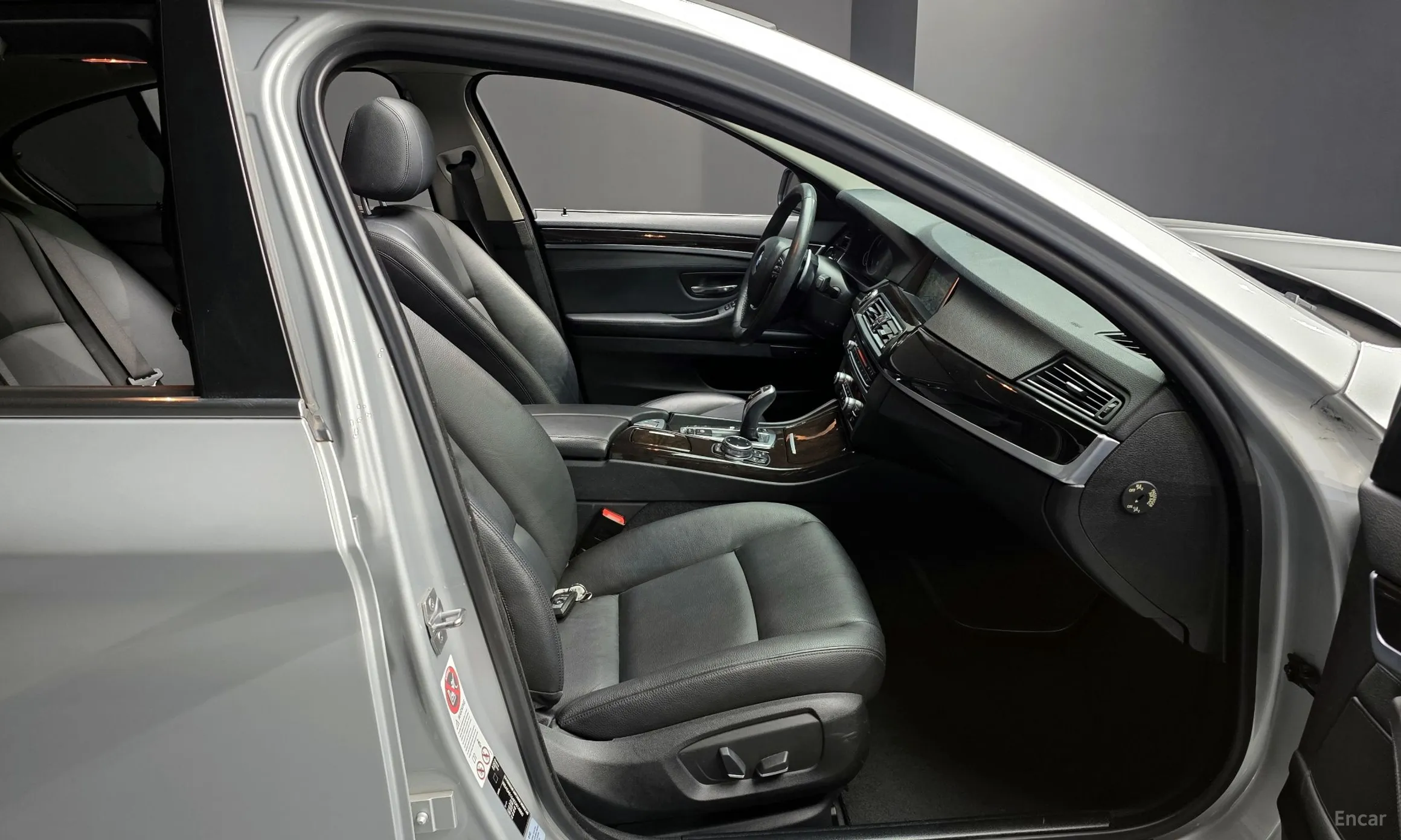BMW 5 Series (F10) превью 10