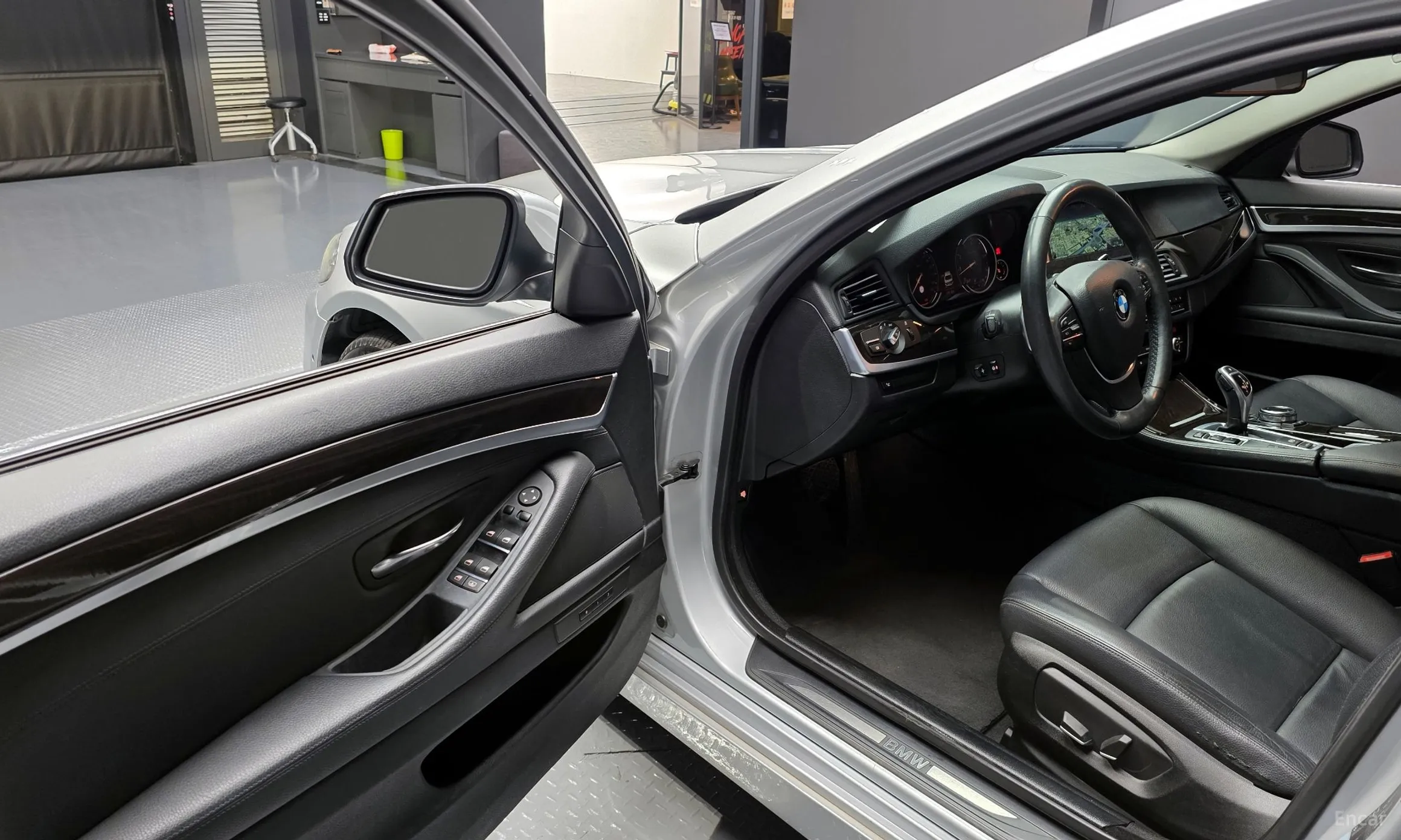 BMW 5 Series (F10) превью 11
