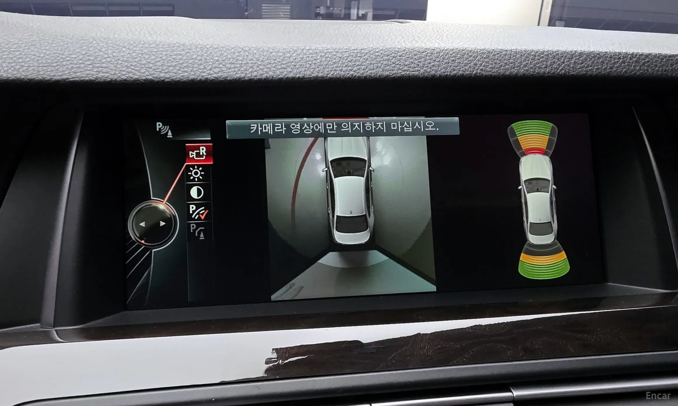 BMW 5 Series (F10) превью 14