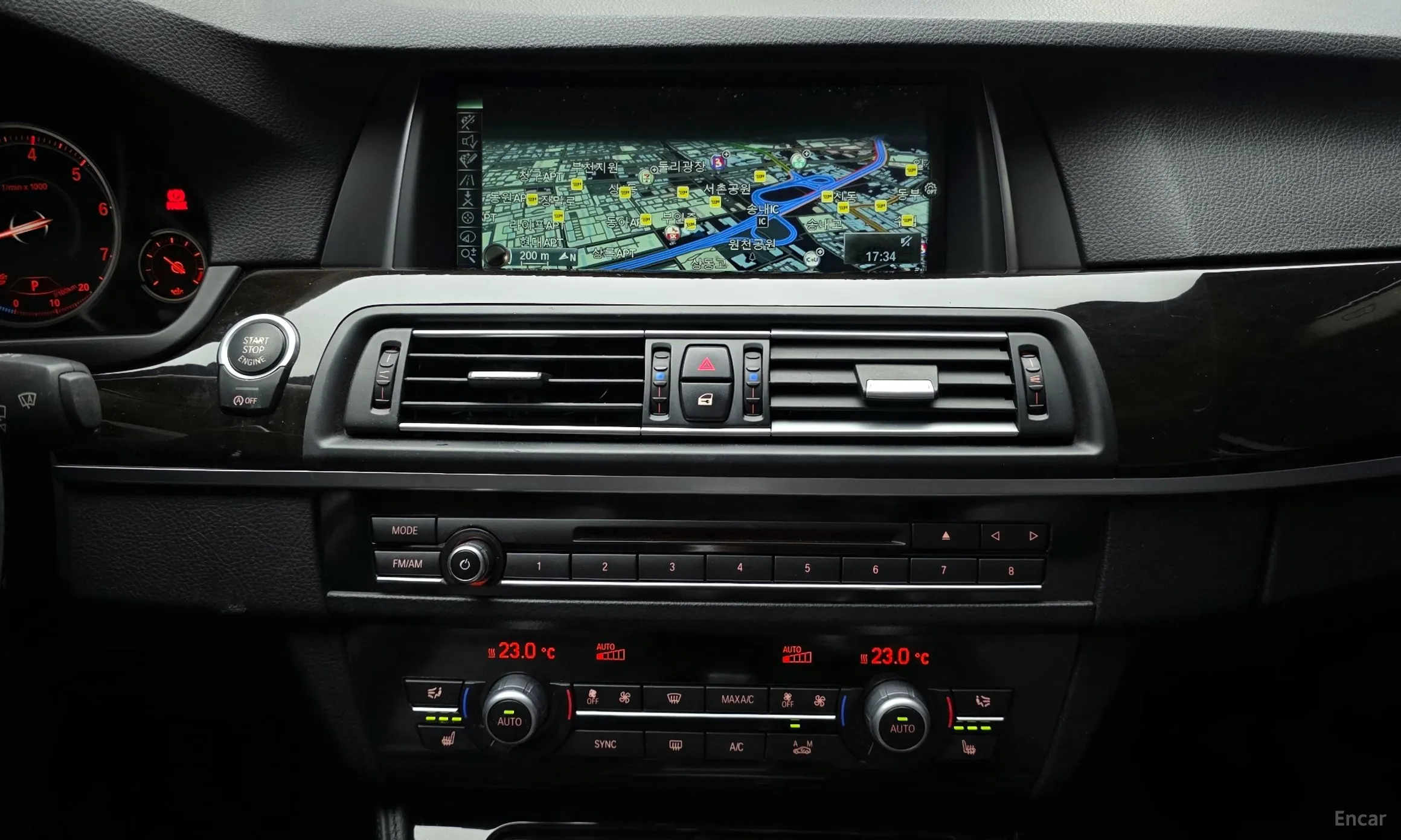 BMW 5 Series (F10) превью 15