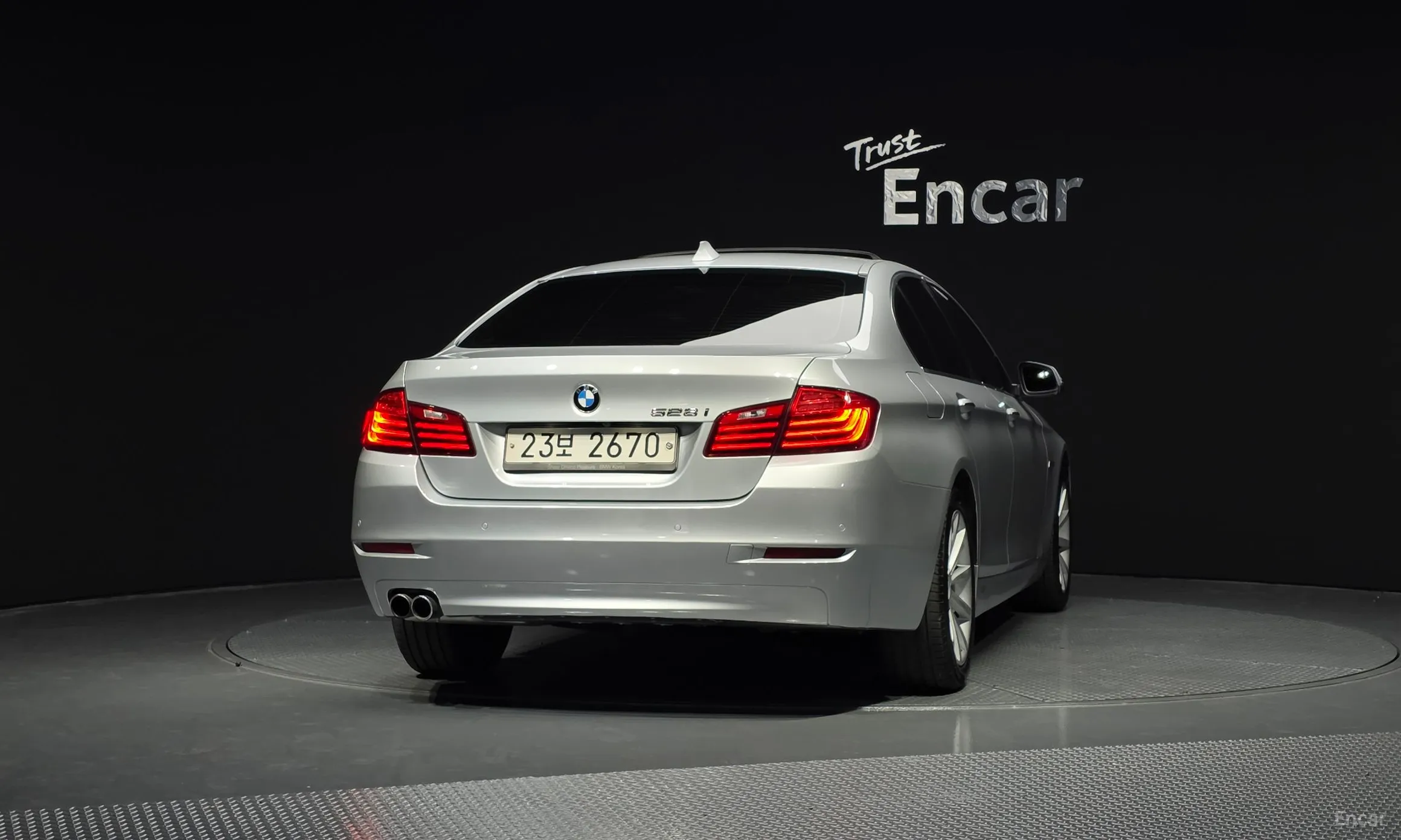 BMW 5 Series (F10) превью 4