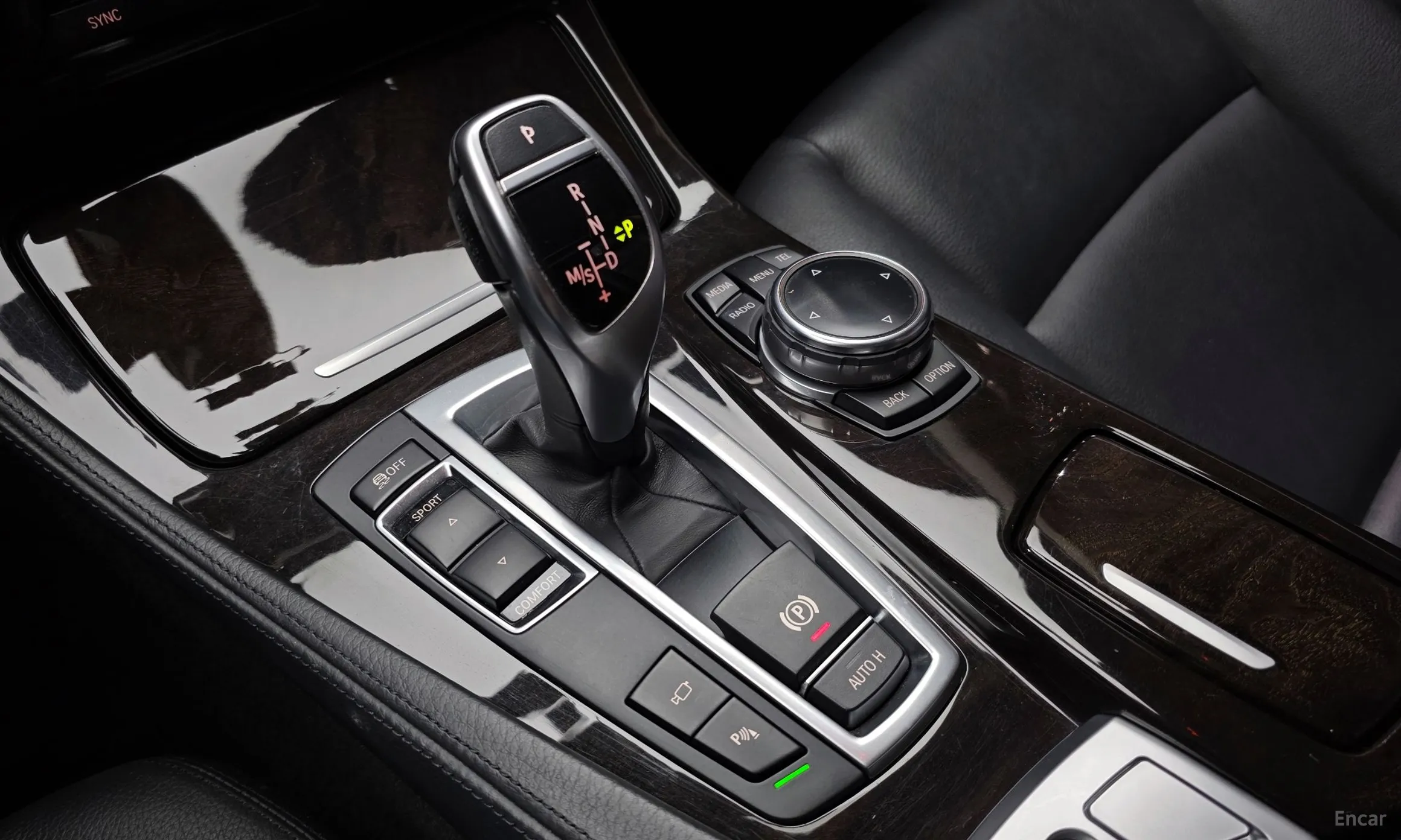 BMW 5 Series (F10) превью 9